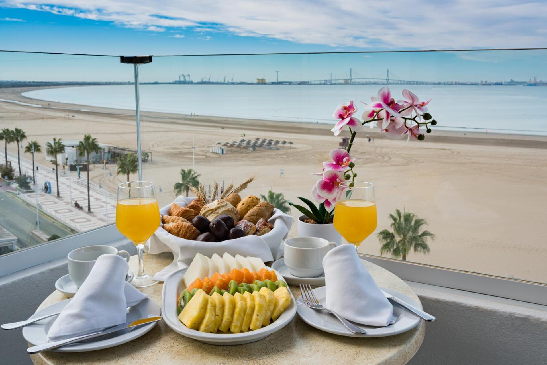 Habitación Doble con cama supletoria y vistas al mar (2 adultos + 1 niño) - 1 o 2 camas