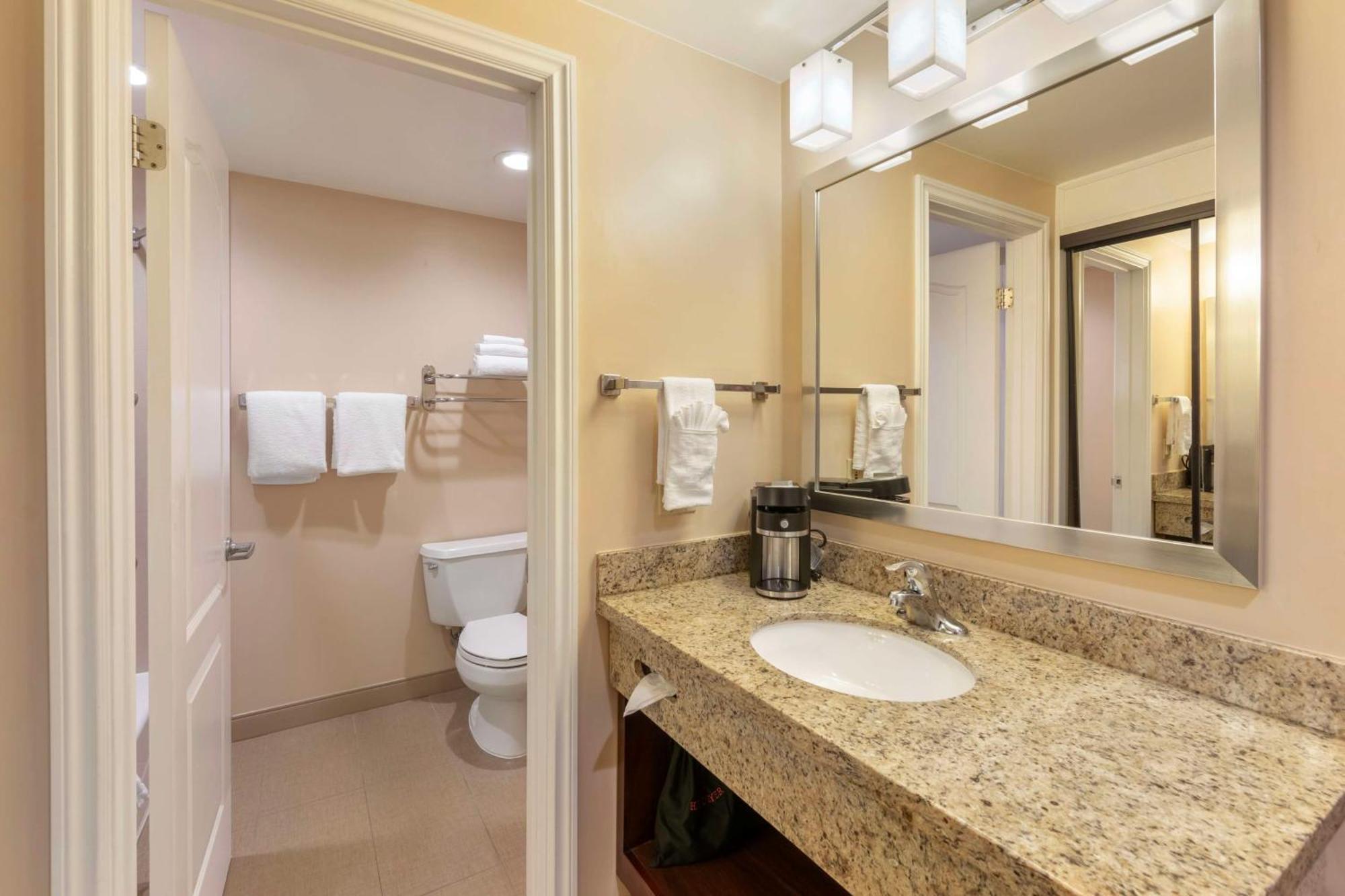 King Room with Roll-in Shower - Disability Access/Non-Smoking