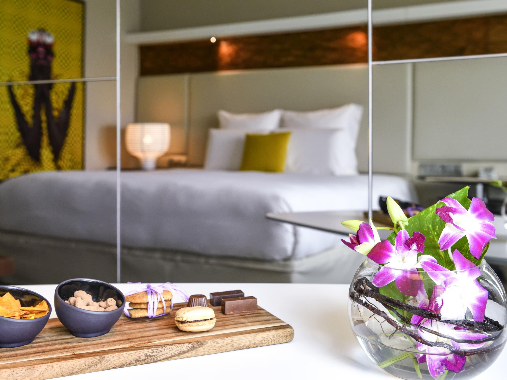 Superior King Room with City View