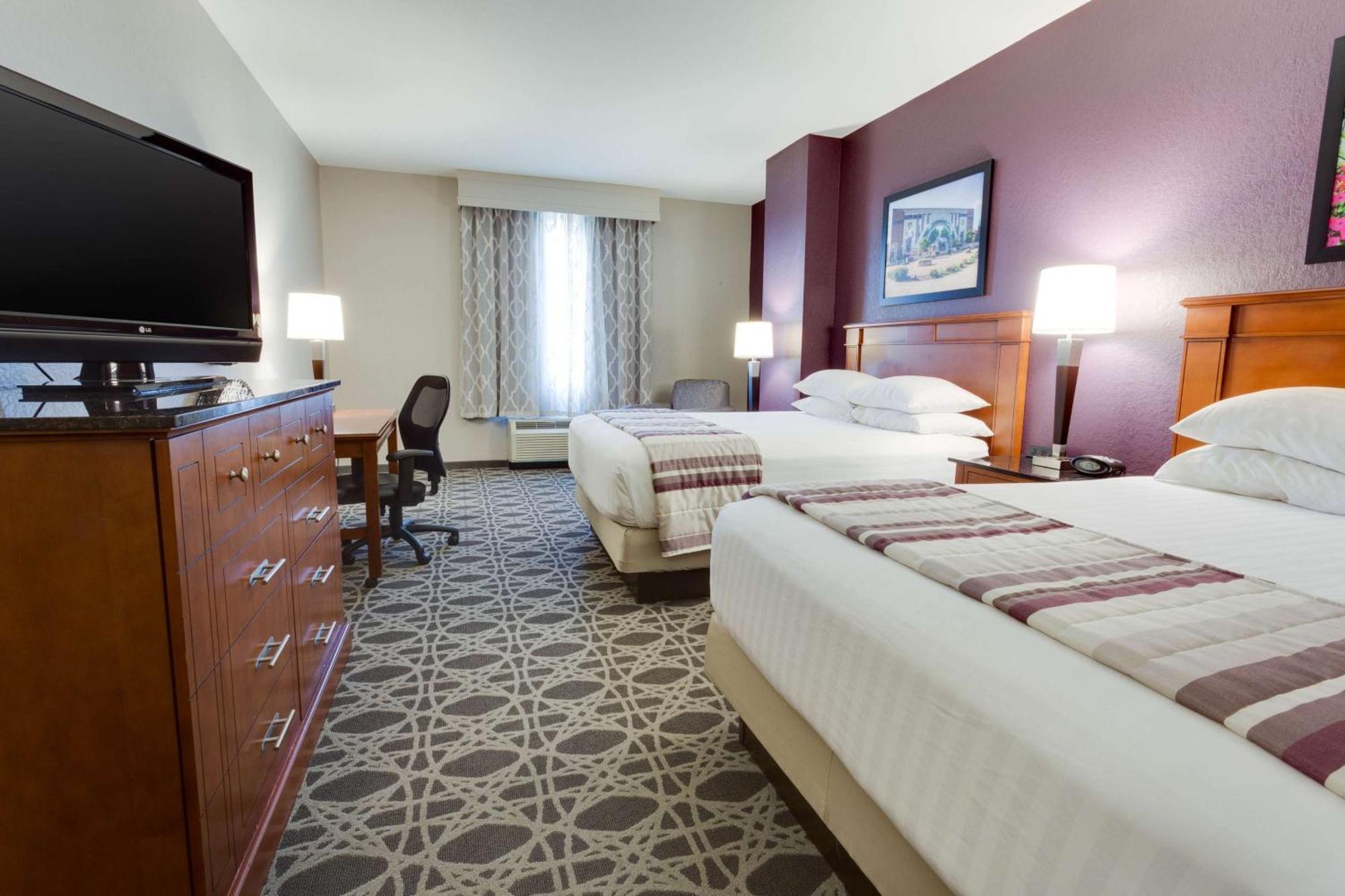 Deluxe Queen Room with Two Queen Beds