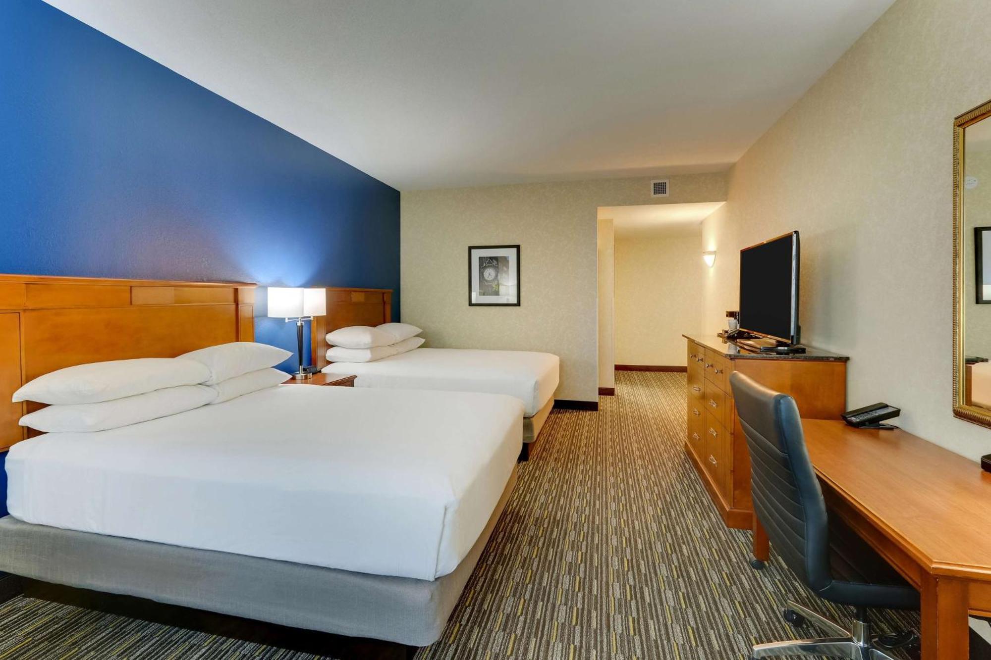 Deluxe Queen Room with Two Queen Beds
