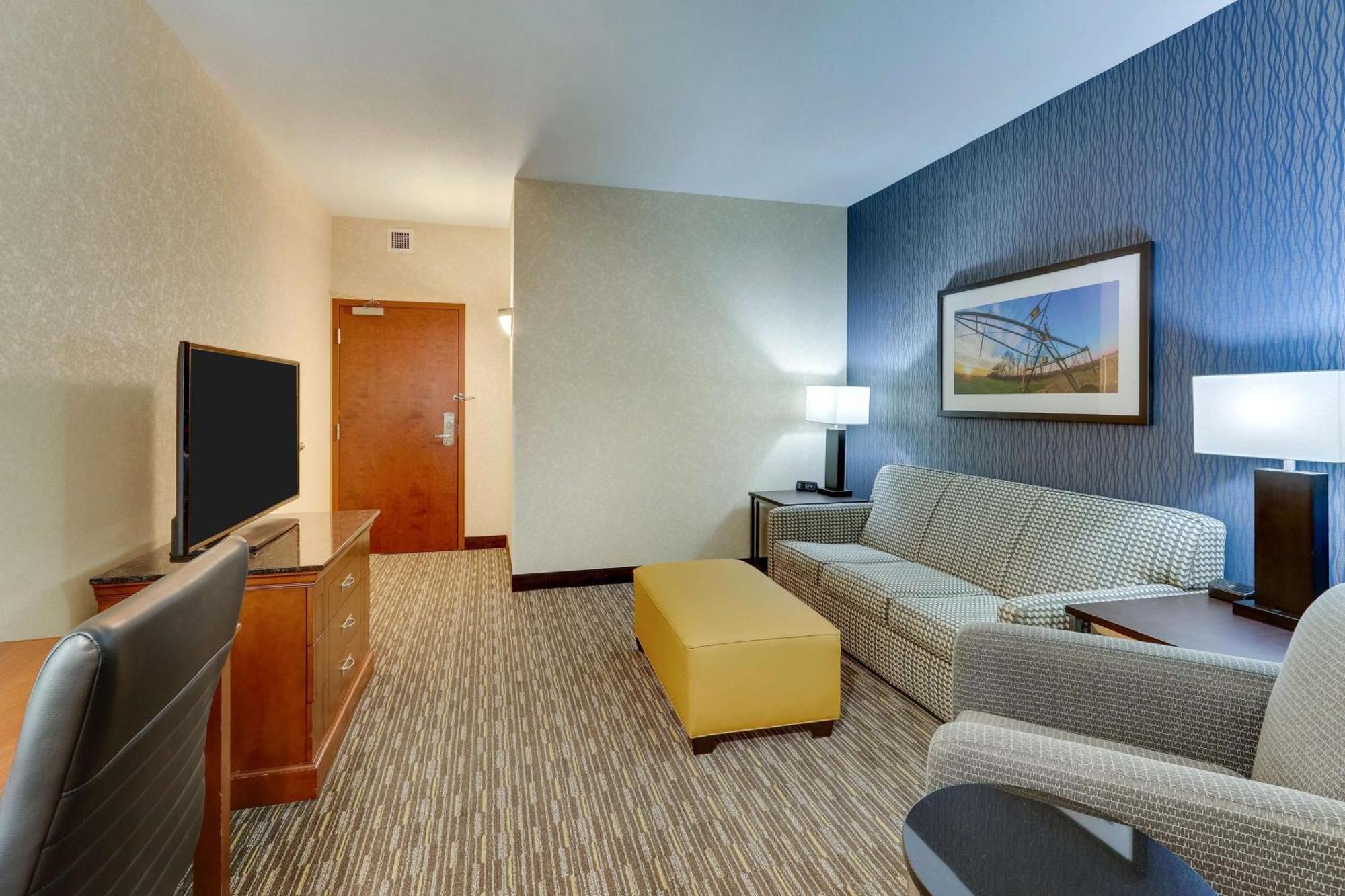 Queen Suite with Sofa Bed