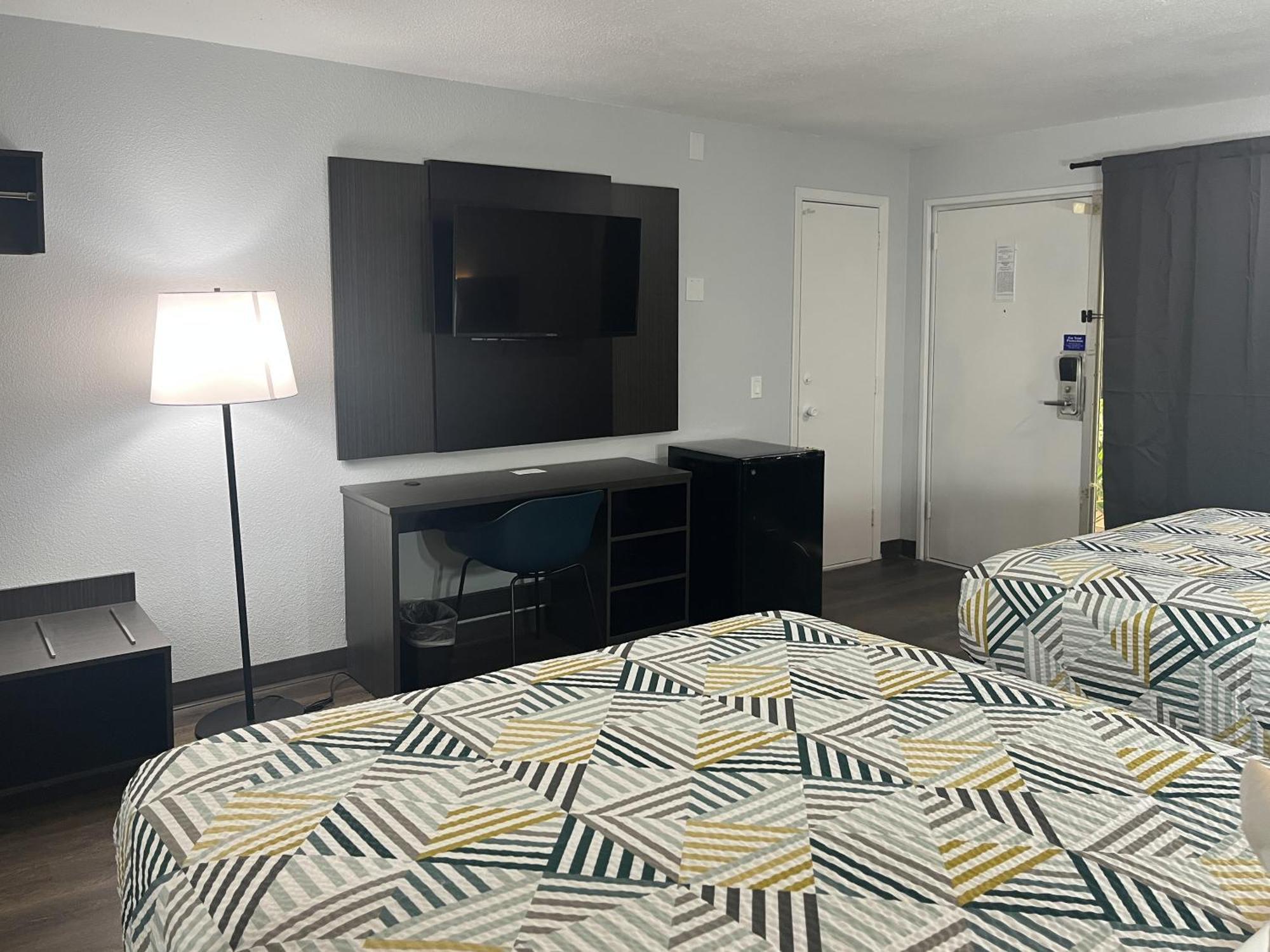 Queen Room with Two Queen Beds - Non-Smoking