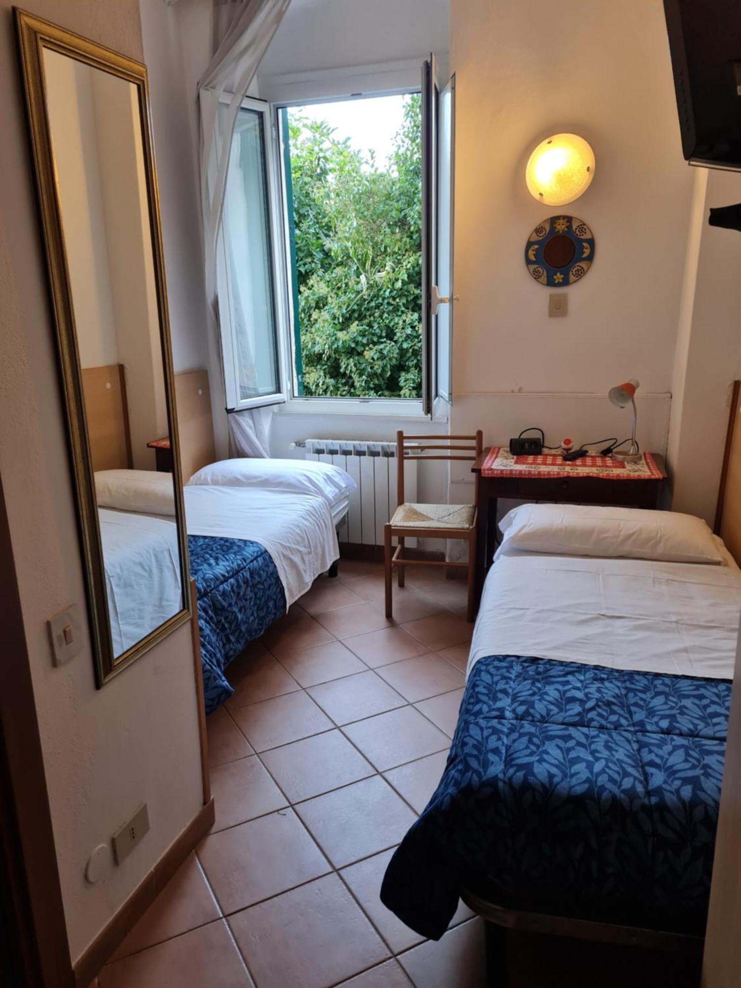 Camera Doppia con Letti Singoli con Bagno Privato