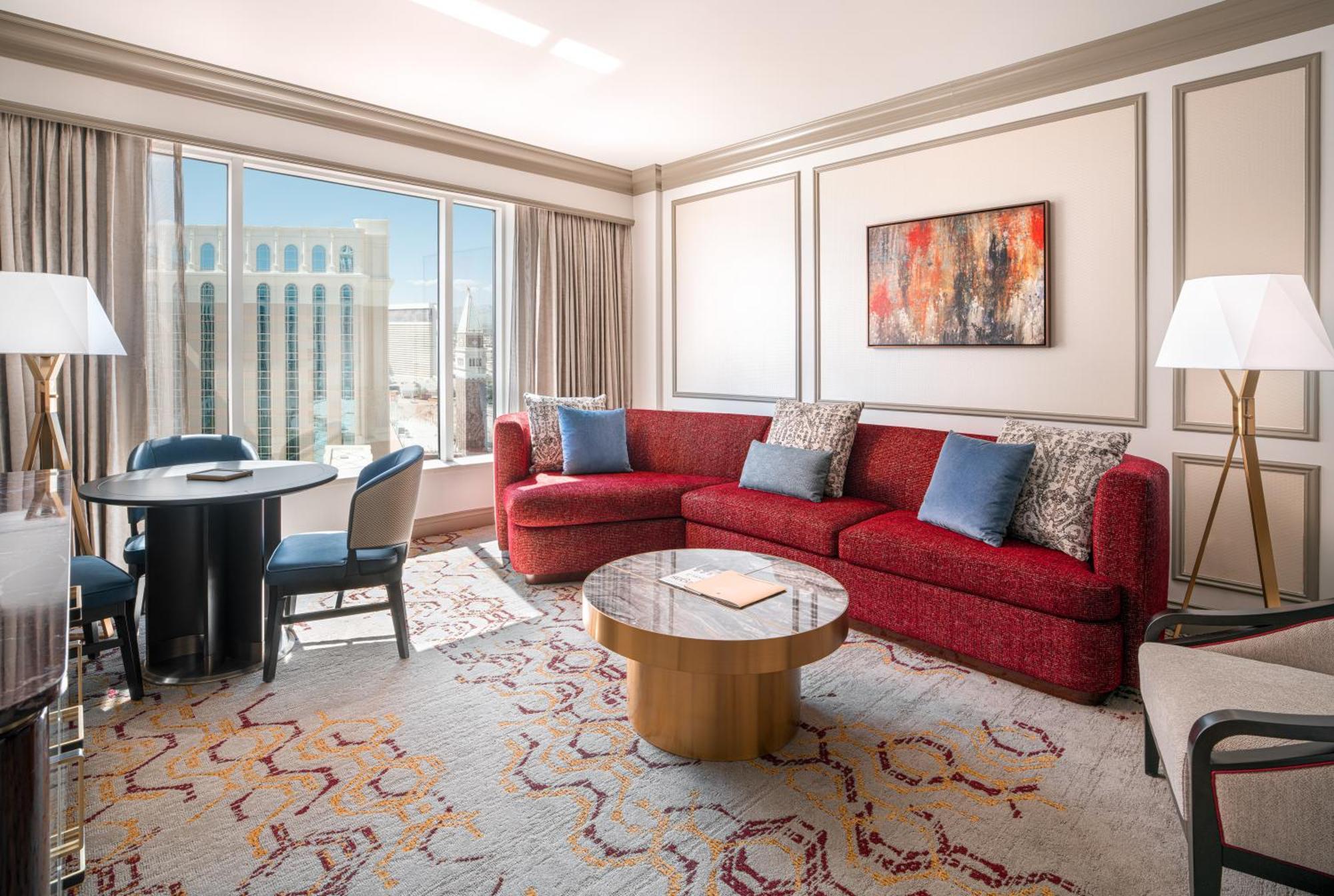 Venetian Luxe Suite met Kingsize Bed