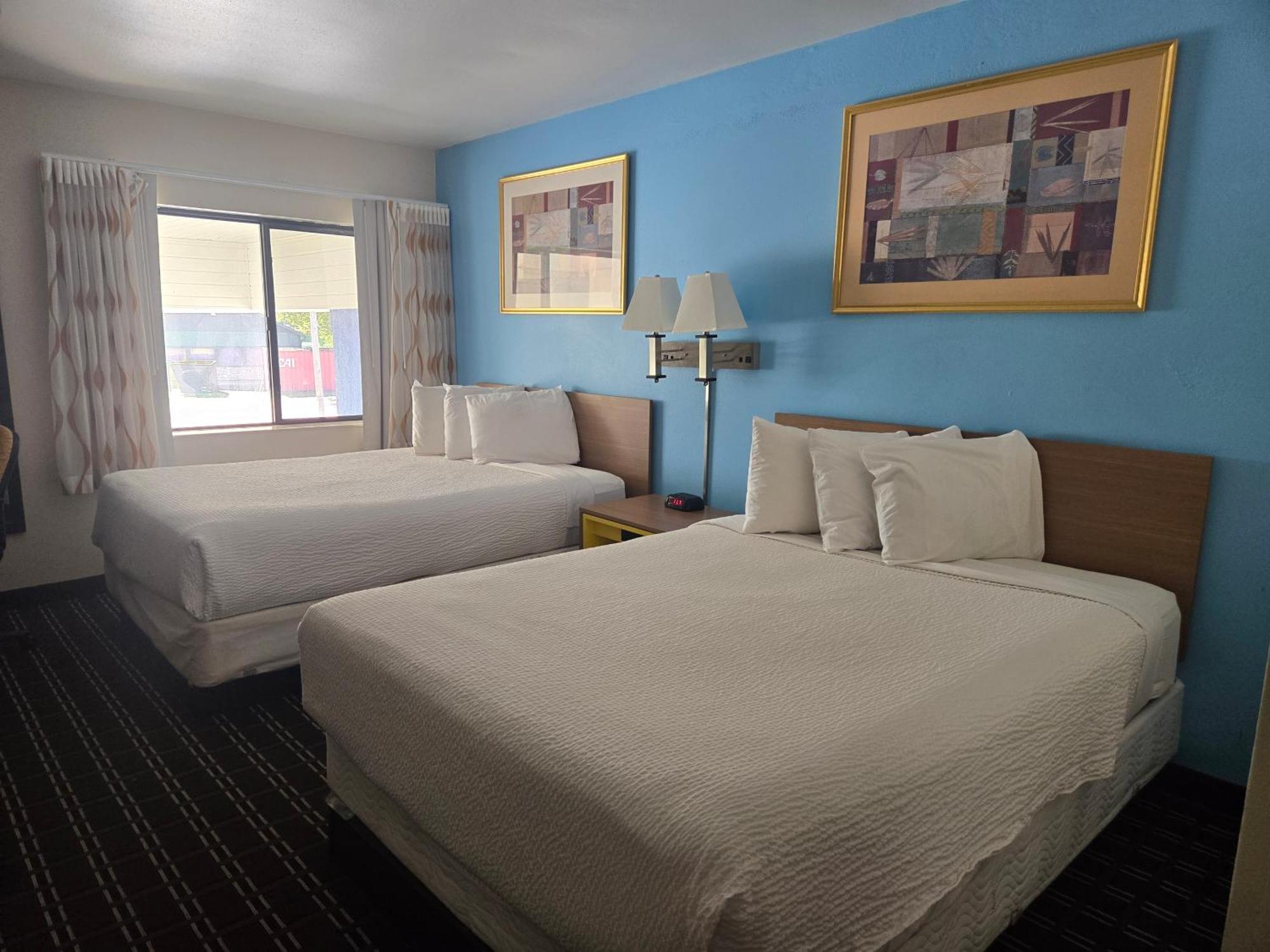 Queen Room with Two Queen Beds - No Elevator Access/Non-Smoking