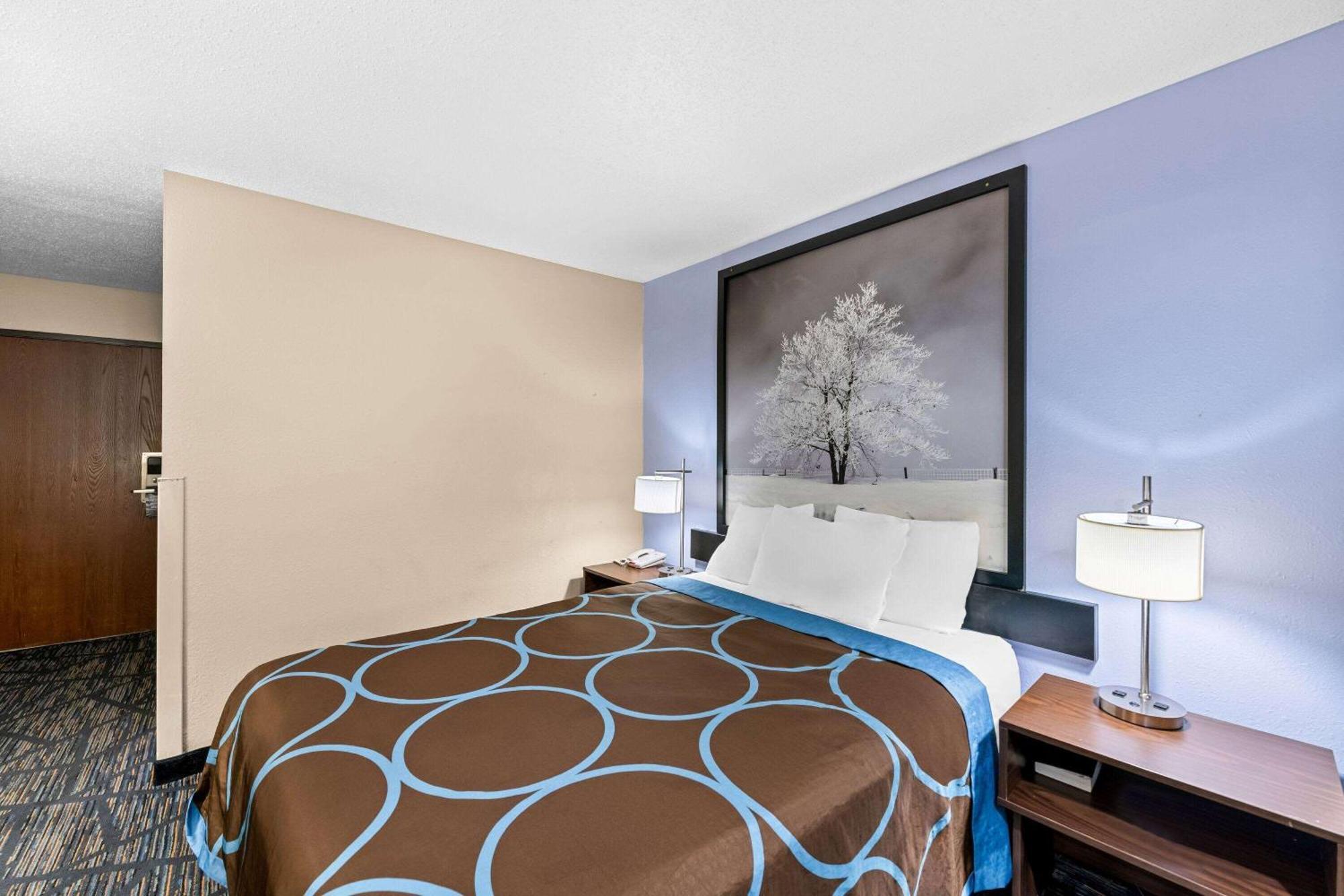 Queen Room - Mobility Access/Non-Smoking
