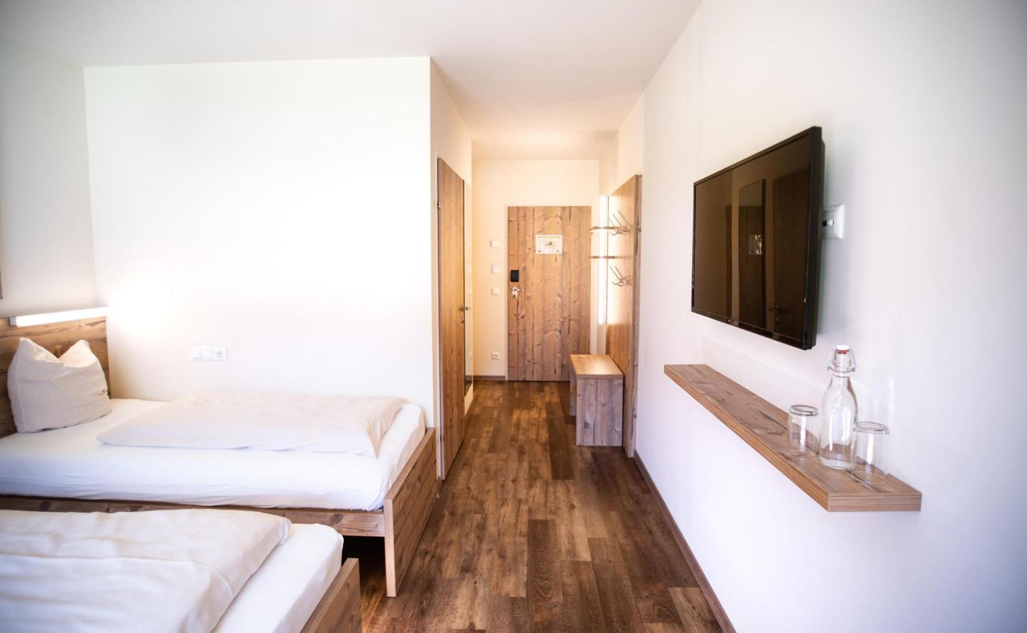 Doppel-/Zweibettzimmer mit Bergblick