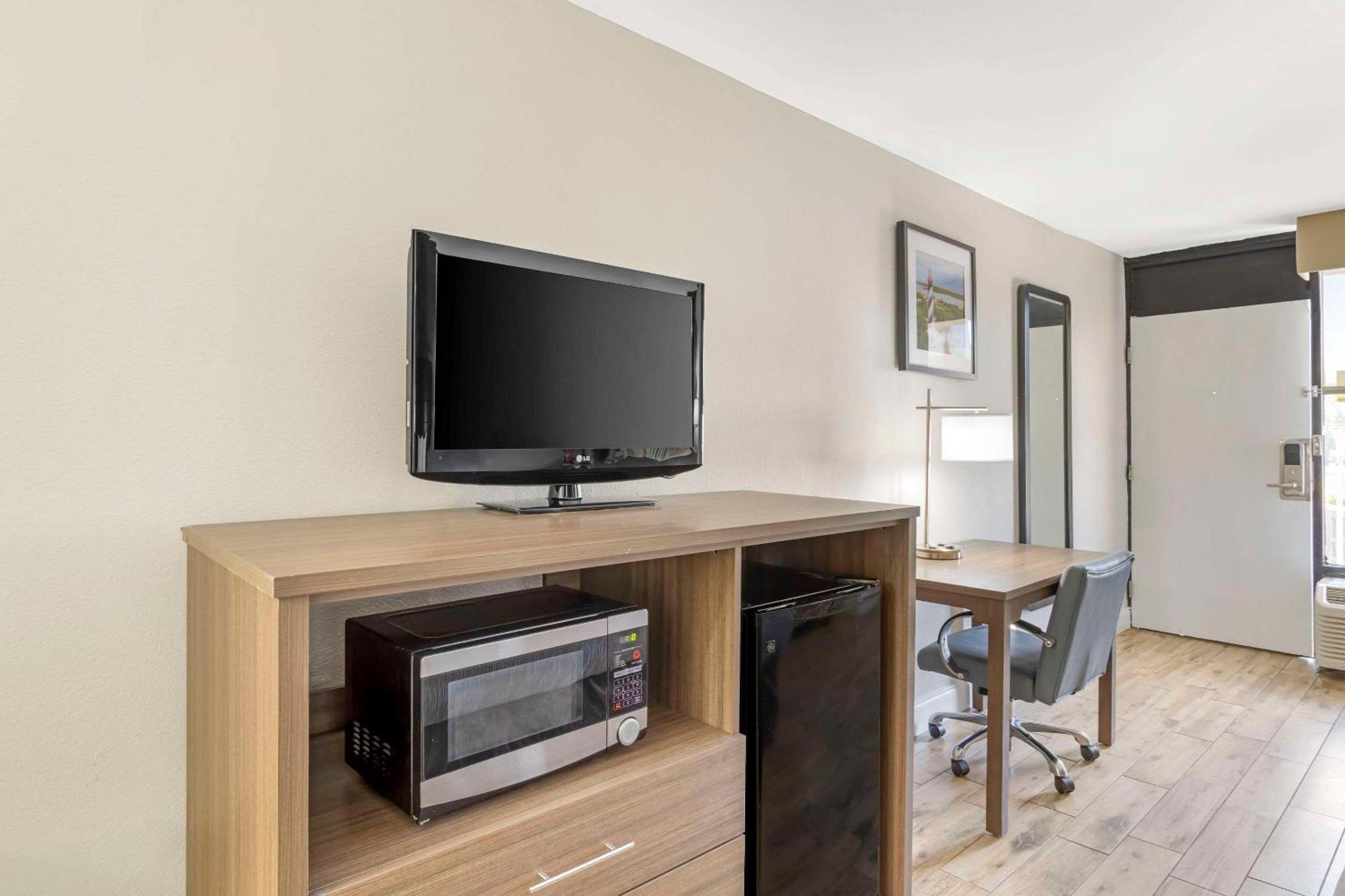 King Room - Accessible/Non-Smoking