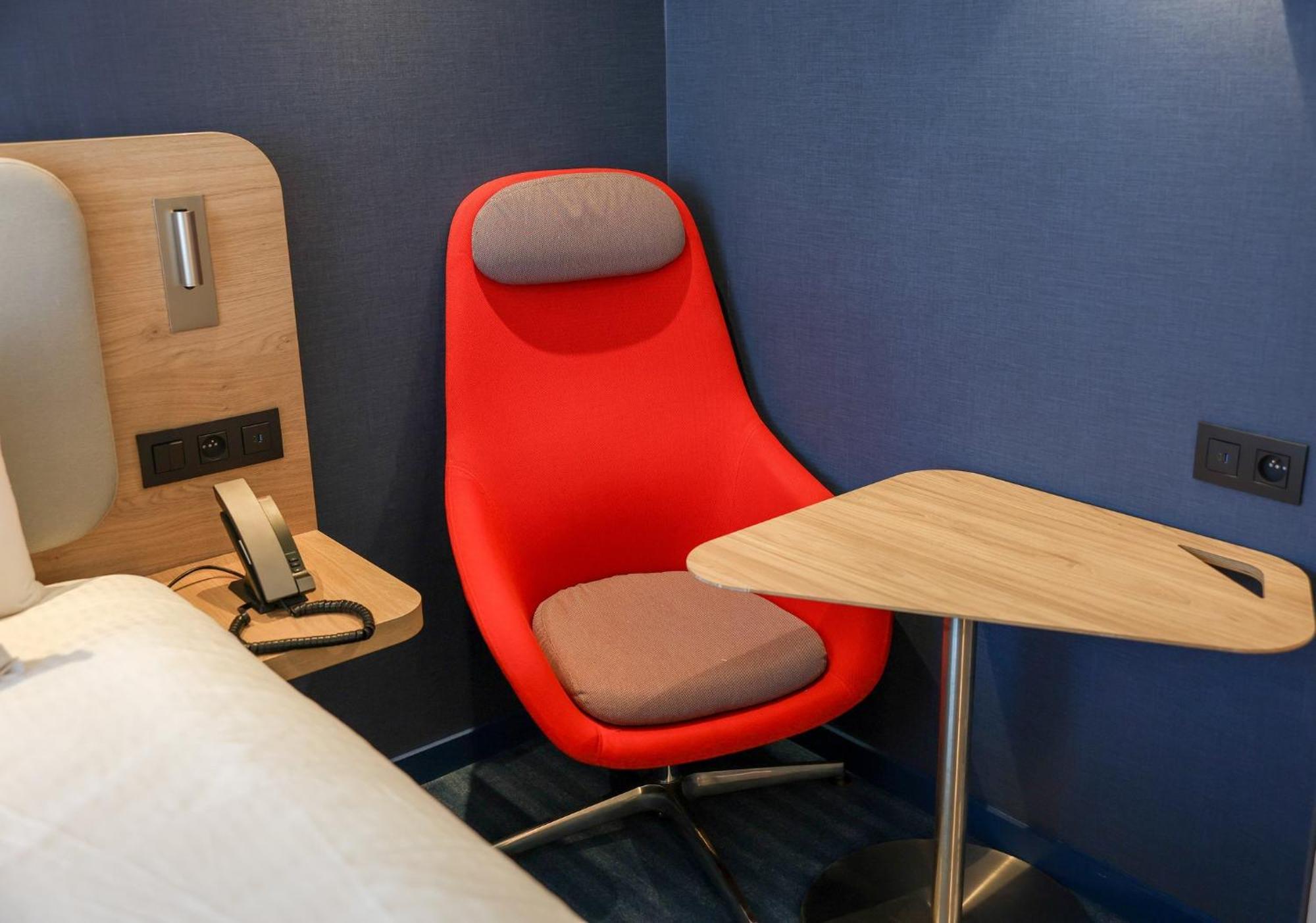 Chambre Lit Queen-Size Standard - Accessible aux Personnes à Mobilité Réduite