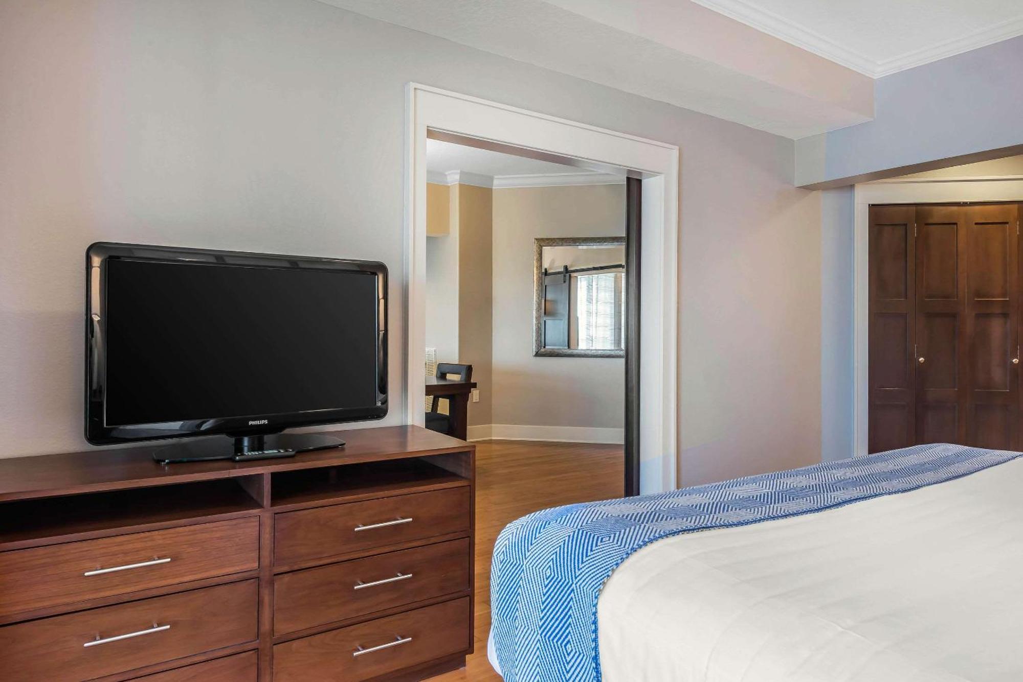 Family Suite - Non-Smoking