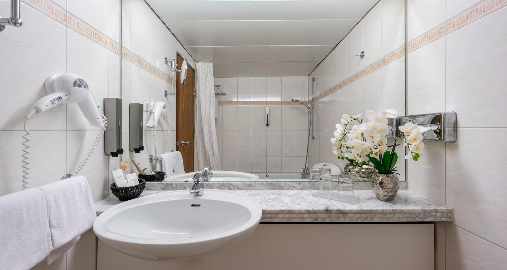 Standard Single Room,1606540182:JPEG