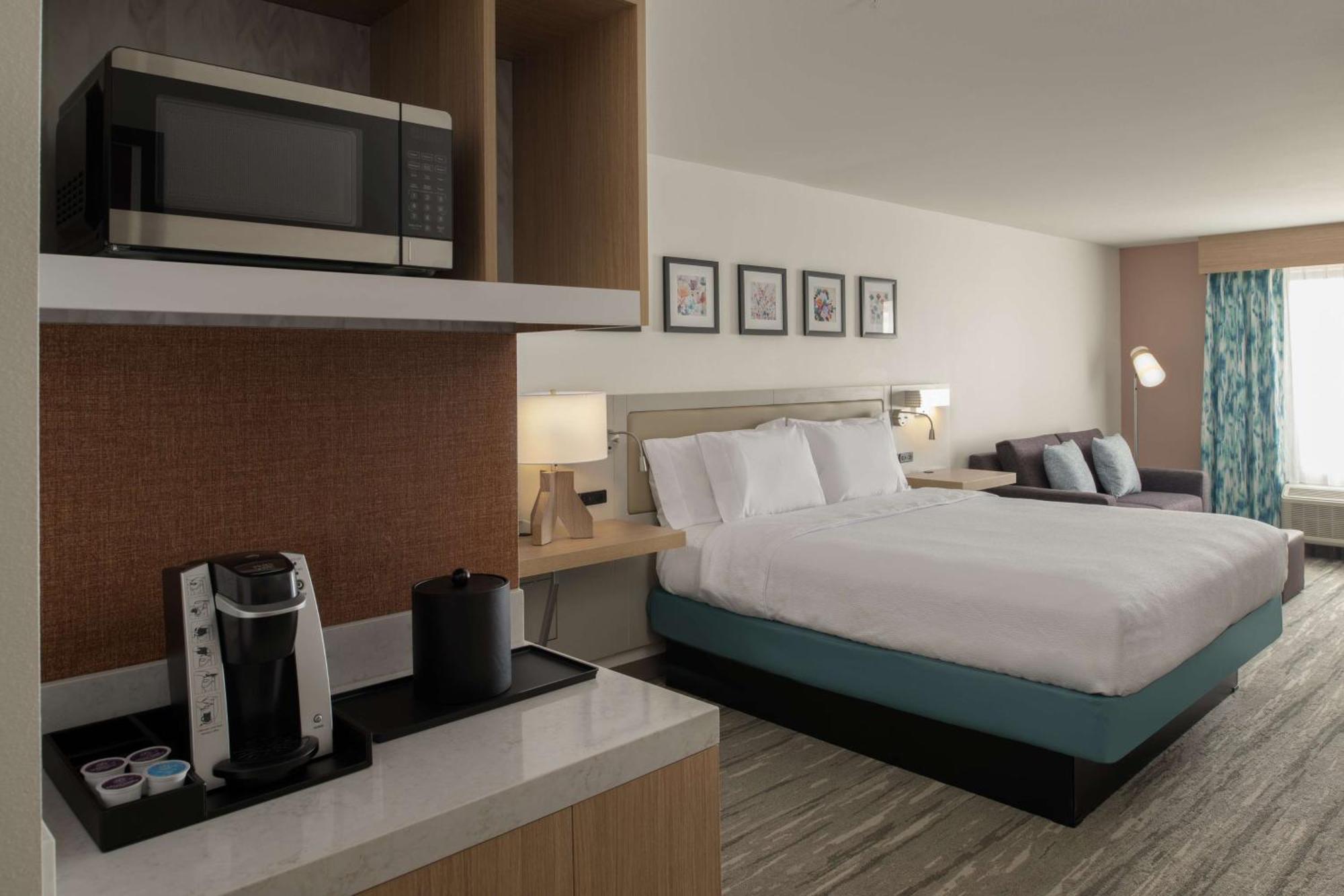 King Room with Sofa Bed - Hearing Accessible