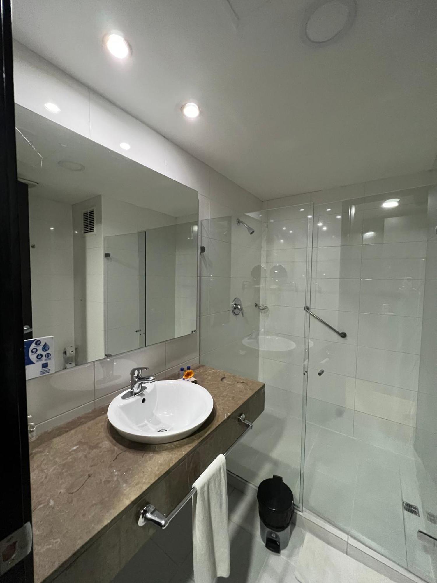 Quarto Duplo com 2 Camas de Casal