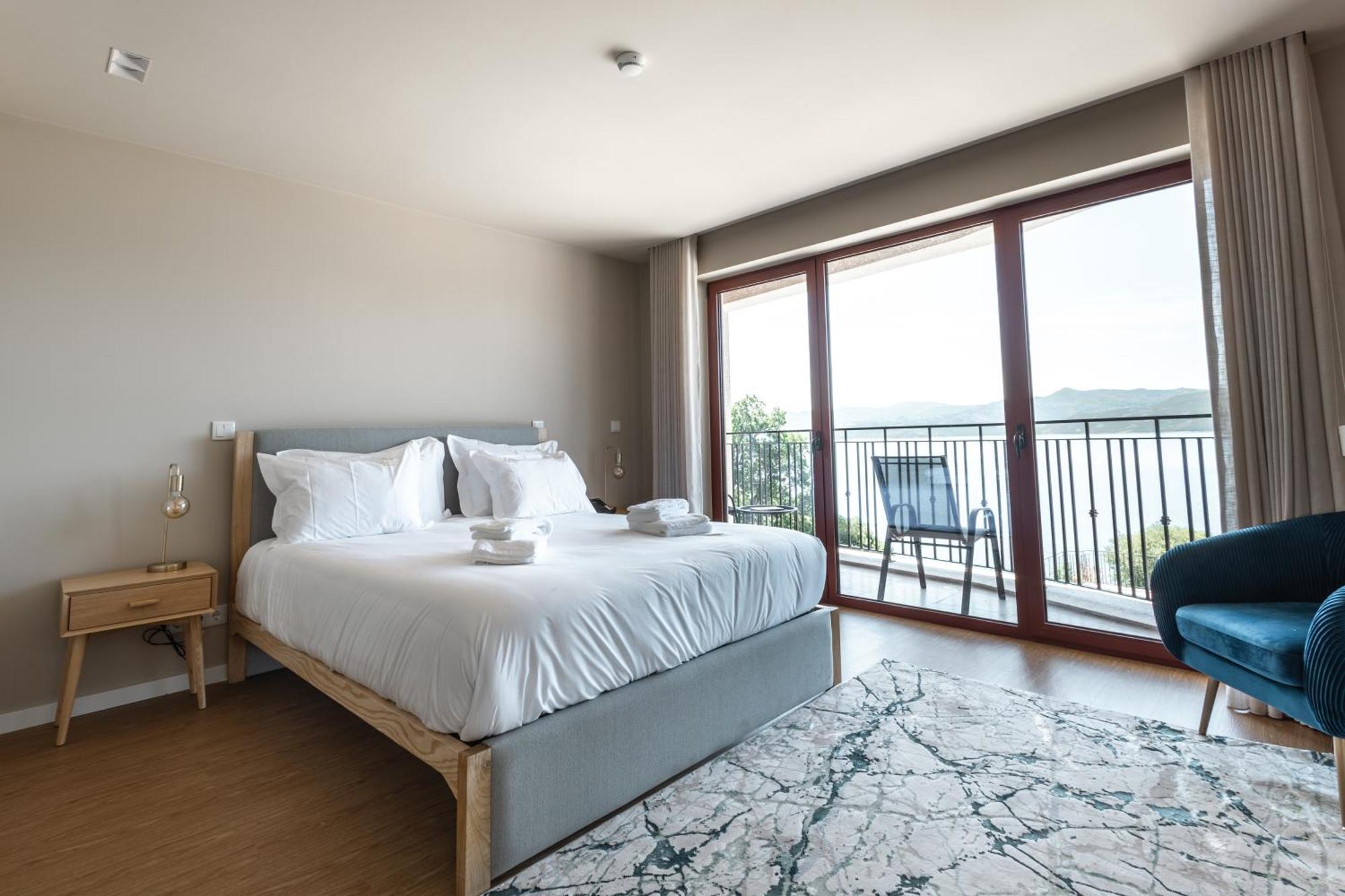 Quarto Duplo com Vista Lago