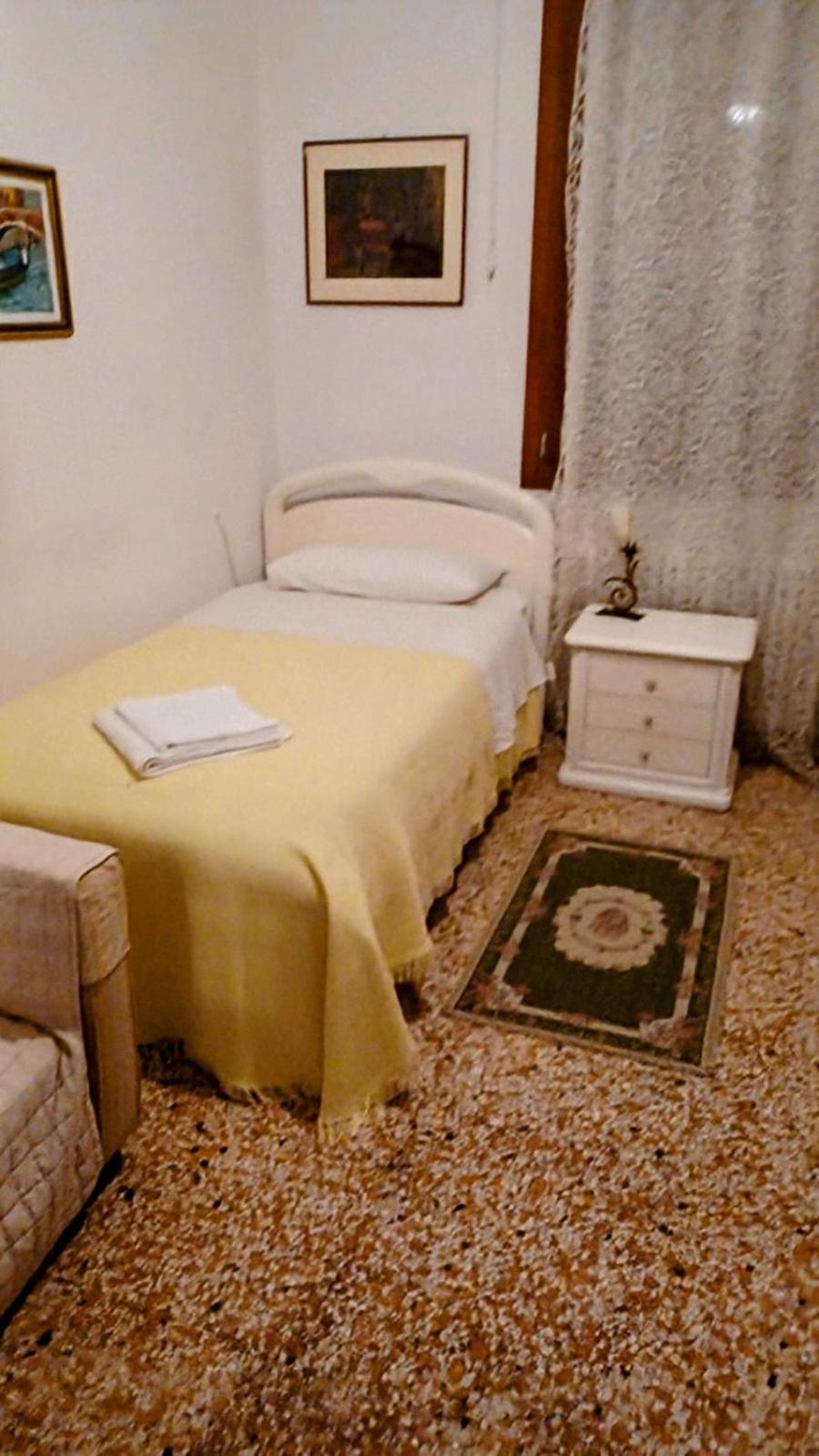 Single Room with Shared Bathroom,1629902237:JPEG