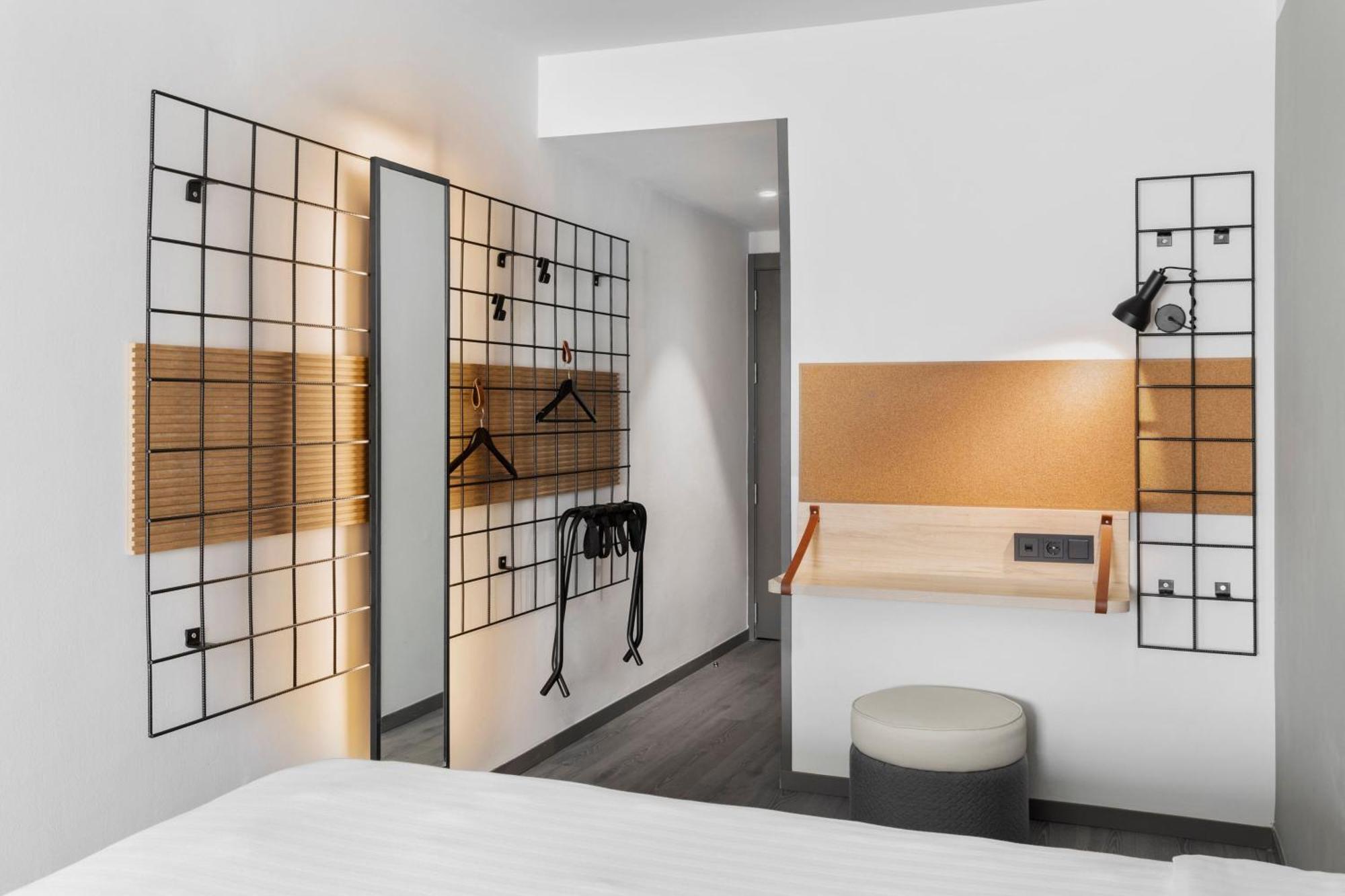 Moxy Twin Room with Sofa Bed and Balcony,1629388985:JPEG