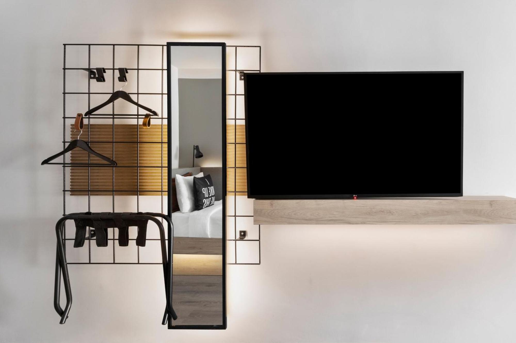 Moxy Twin Room with Balcony and City View,1629388996:JPEG