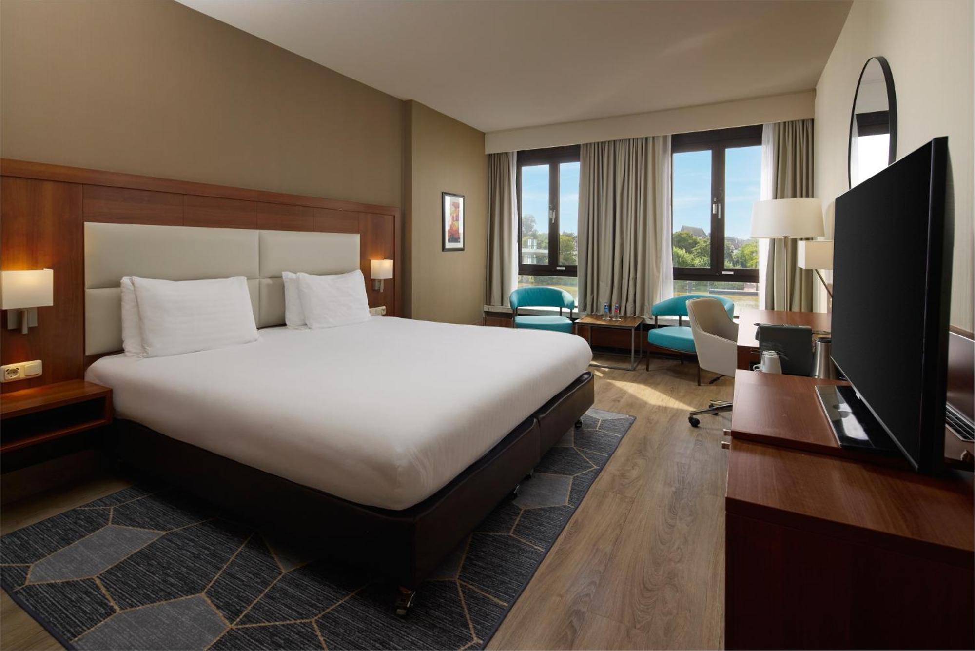 Premium King Room River View