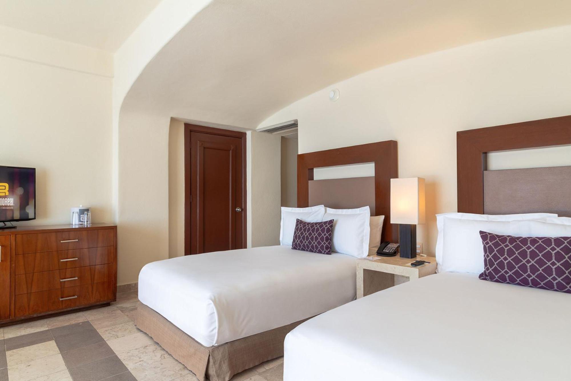 Deluxe Double Two Beds Partial Sea View,1629891142:JPEG