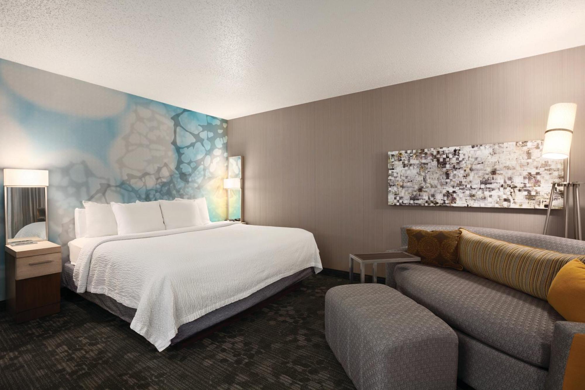 King Room with Roll-In Shower - Mobility Access/Hearing Accessible