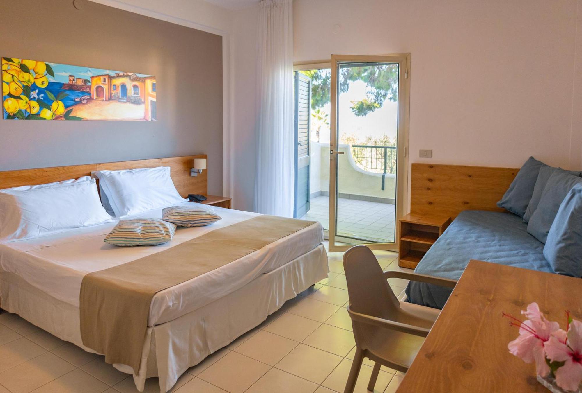 Comfort Quadruple Room with Garden View,1630871714:JPEG