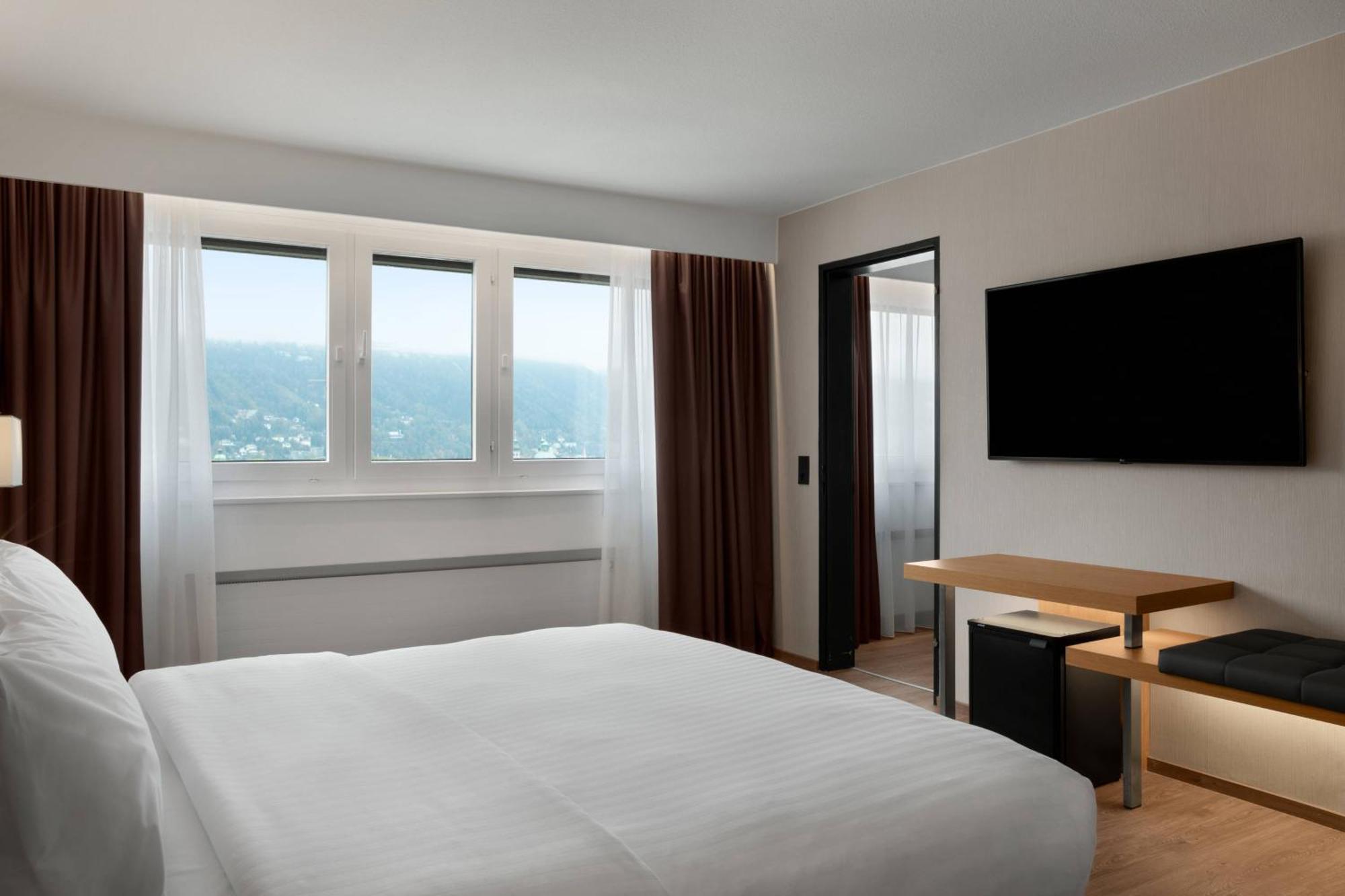 Suite met 1 Slaapkamer met Kingsize Bed en Uitzicht op de Bergen - Hoge Verdieping