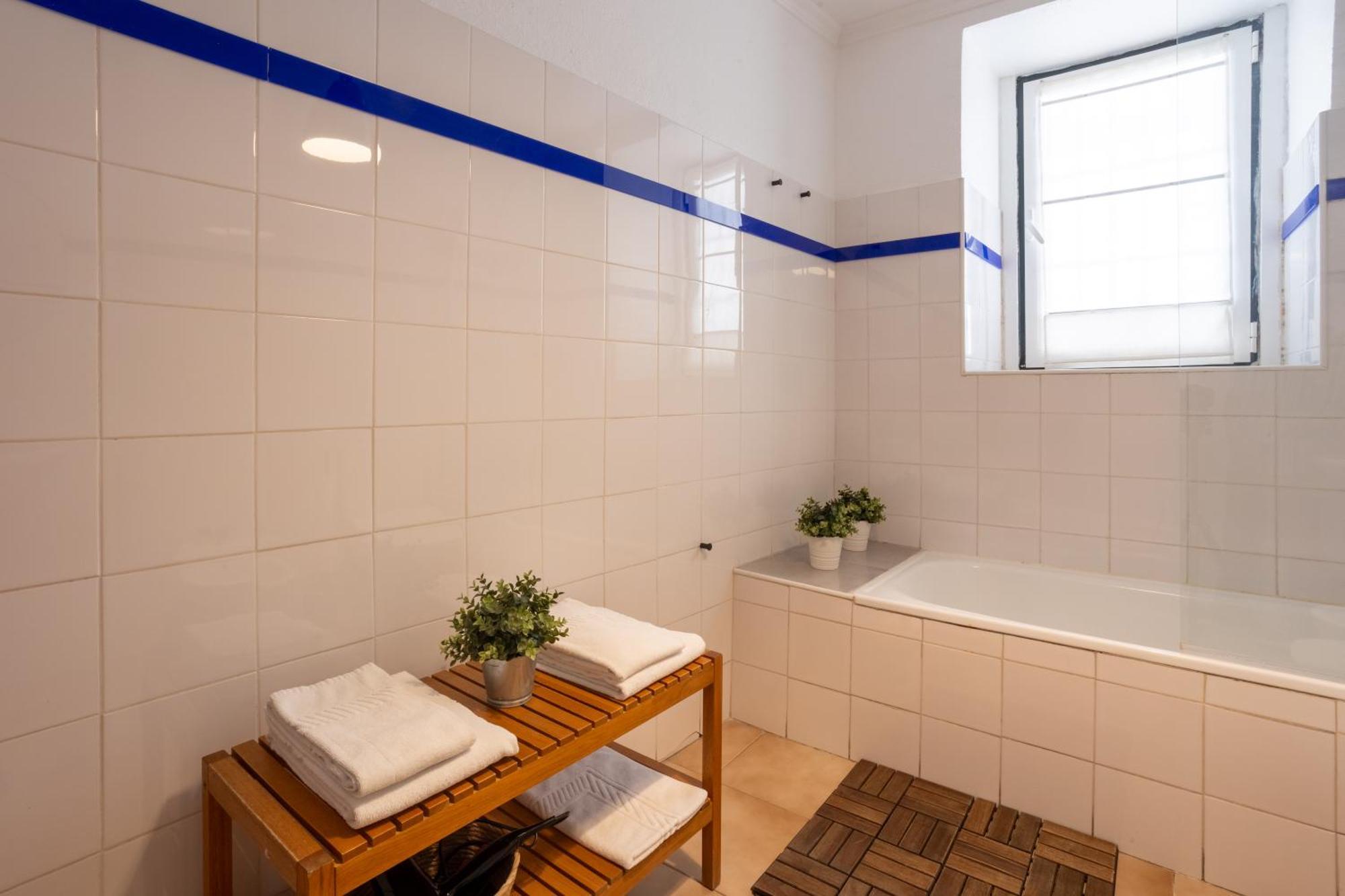 Chambre Double ou Lits Jumeaux avec Salle de Bains Commune