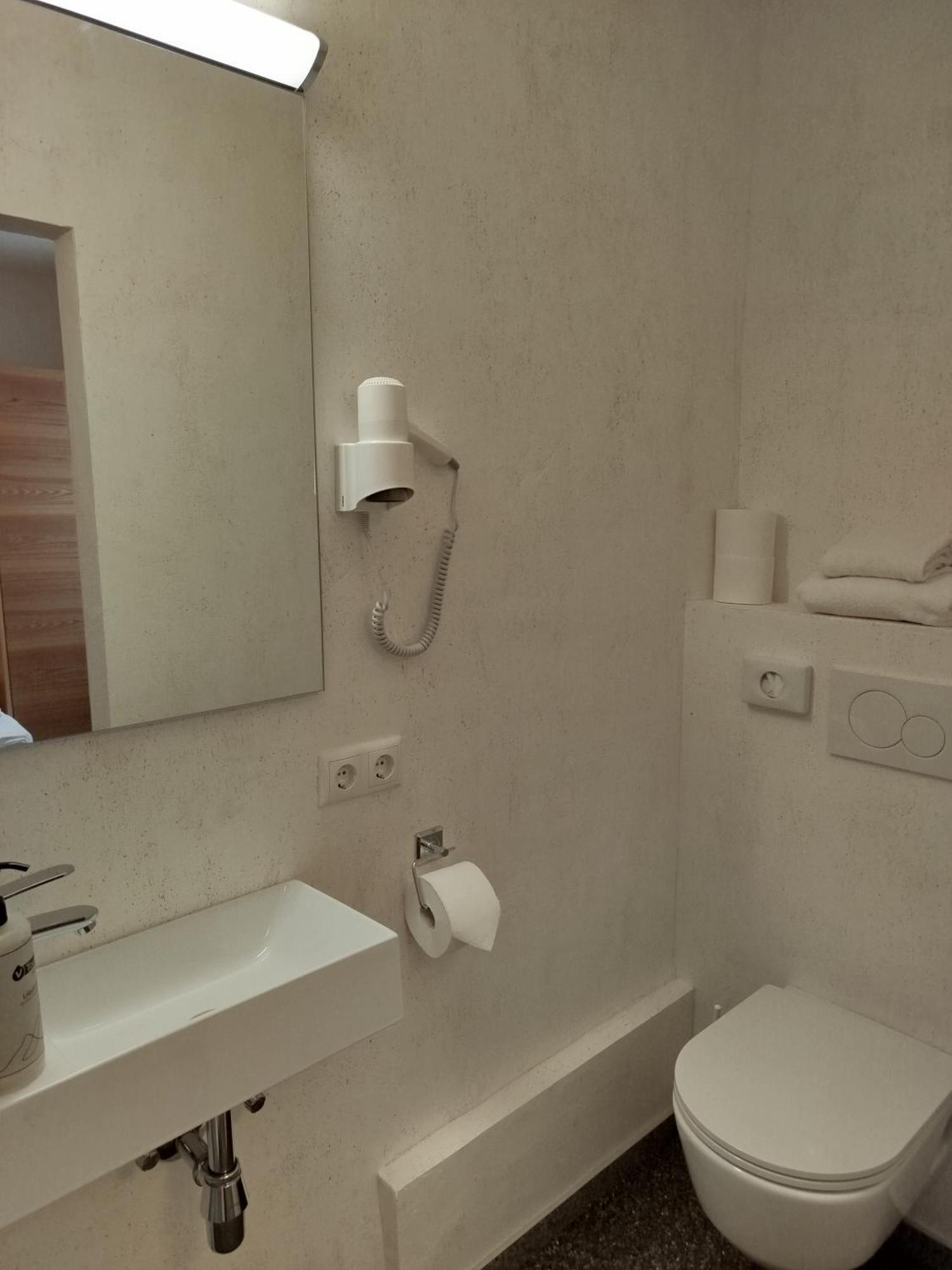 Single Room,1631557927:JPEG