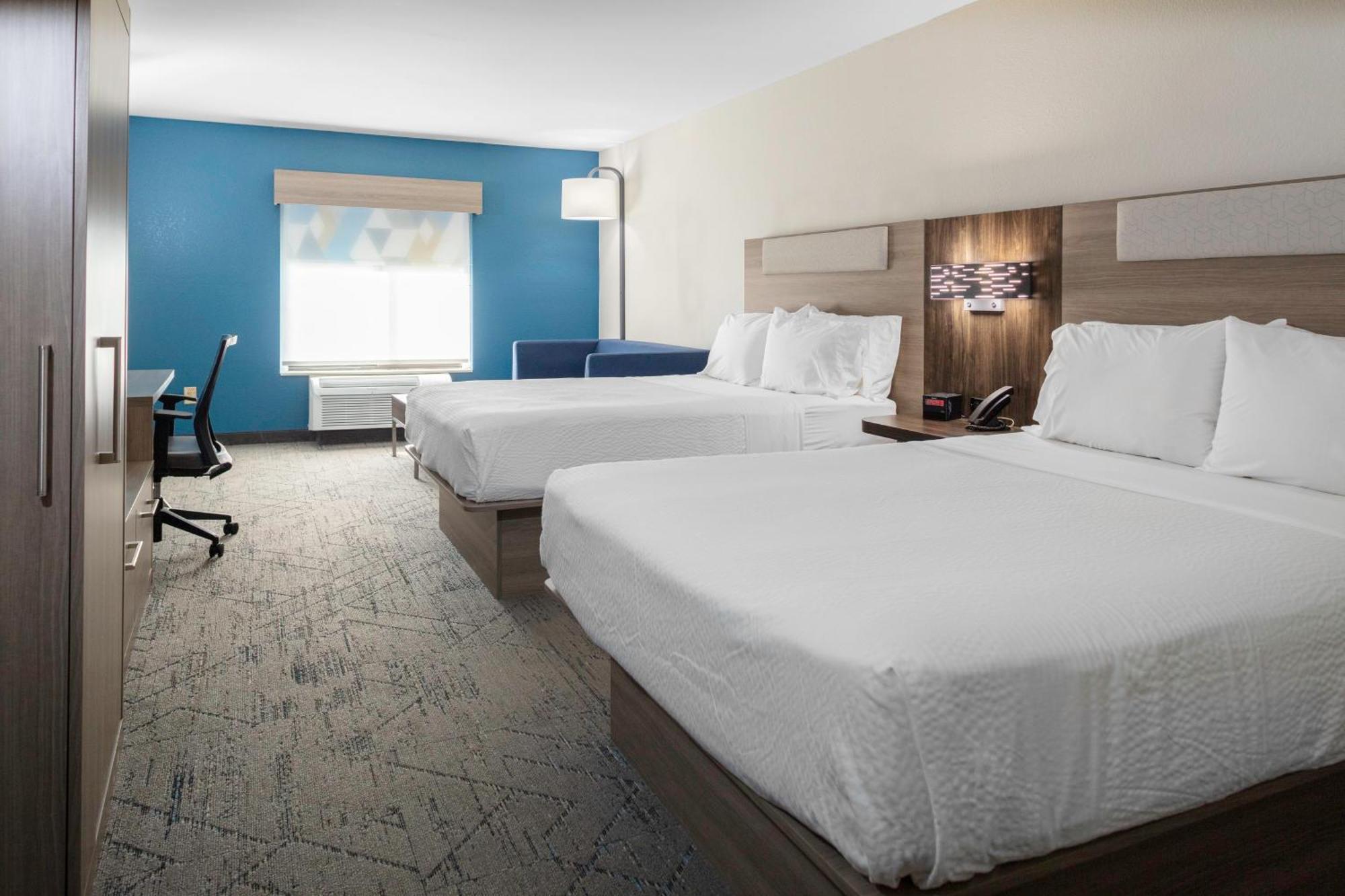 Queen Suite with Two Queen Beds