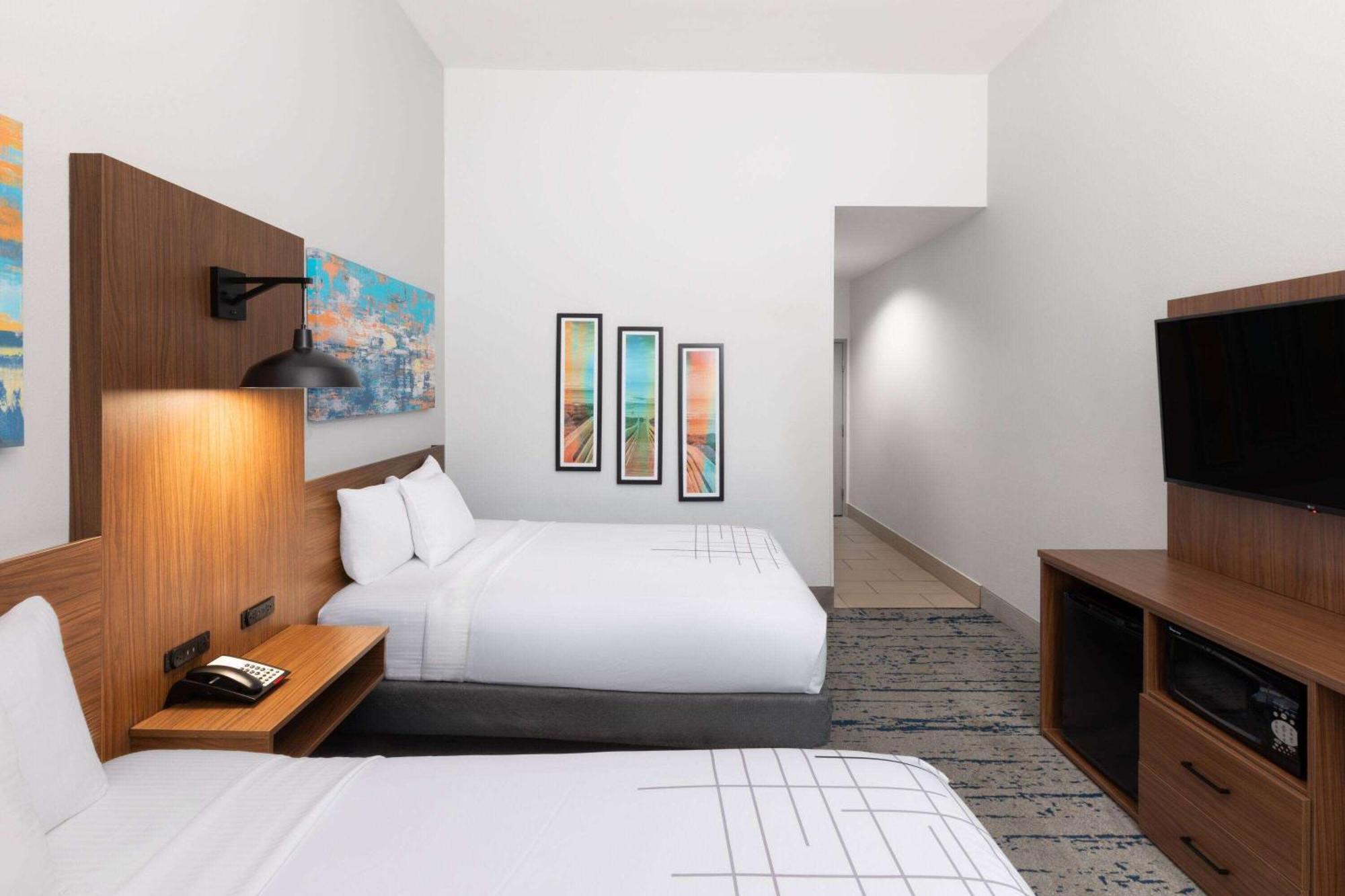 Queen Room with Two Queen Beds and Roll-In Shower - Mobility Accessible/Non-Smoking