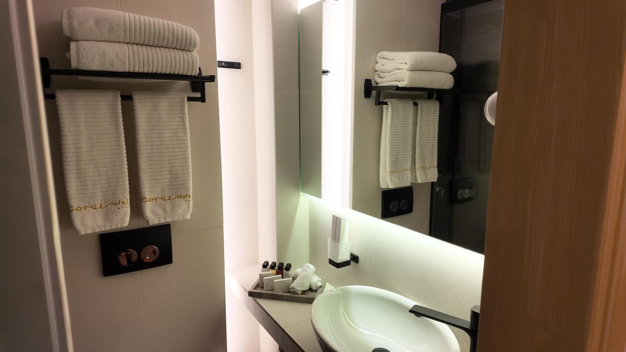 Chambre avec vue mer et lits jumeaux