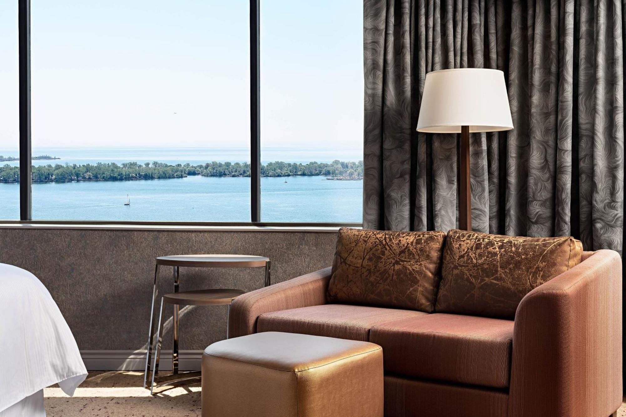 Studio Suite, 1 King, Corner, Lake View,1632208200:JPEG