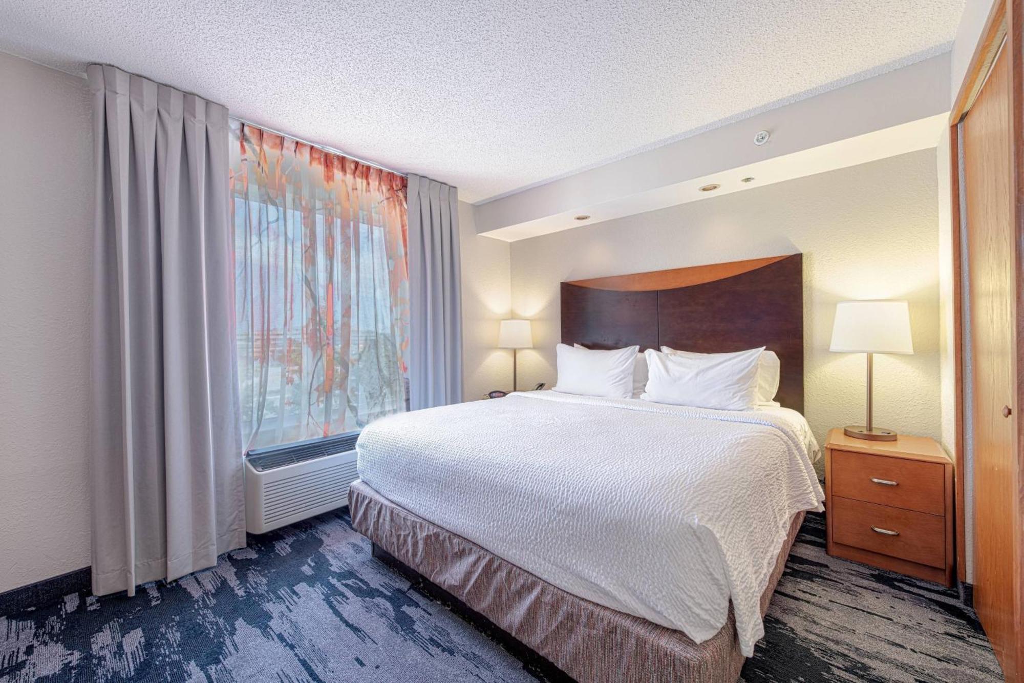 King Suite with Bathtub and Sofa Bed - Mobility Access/Hearing Accessible