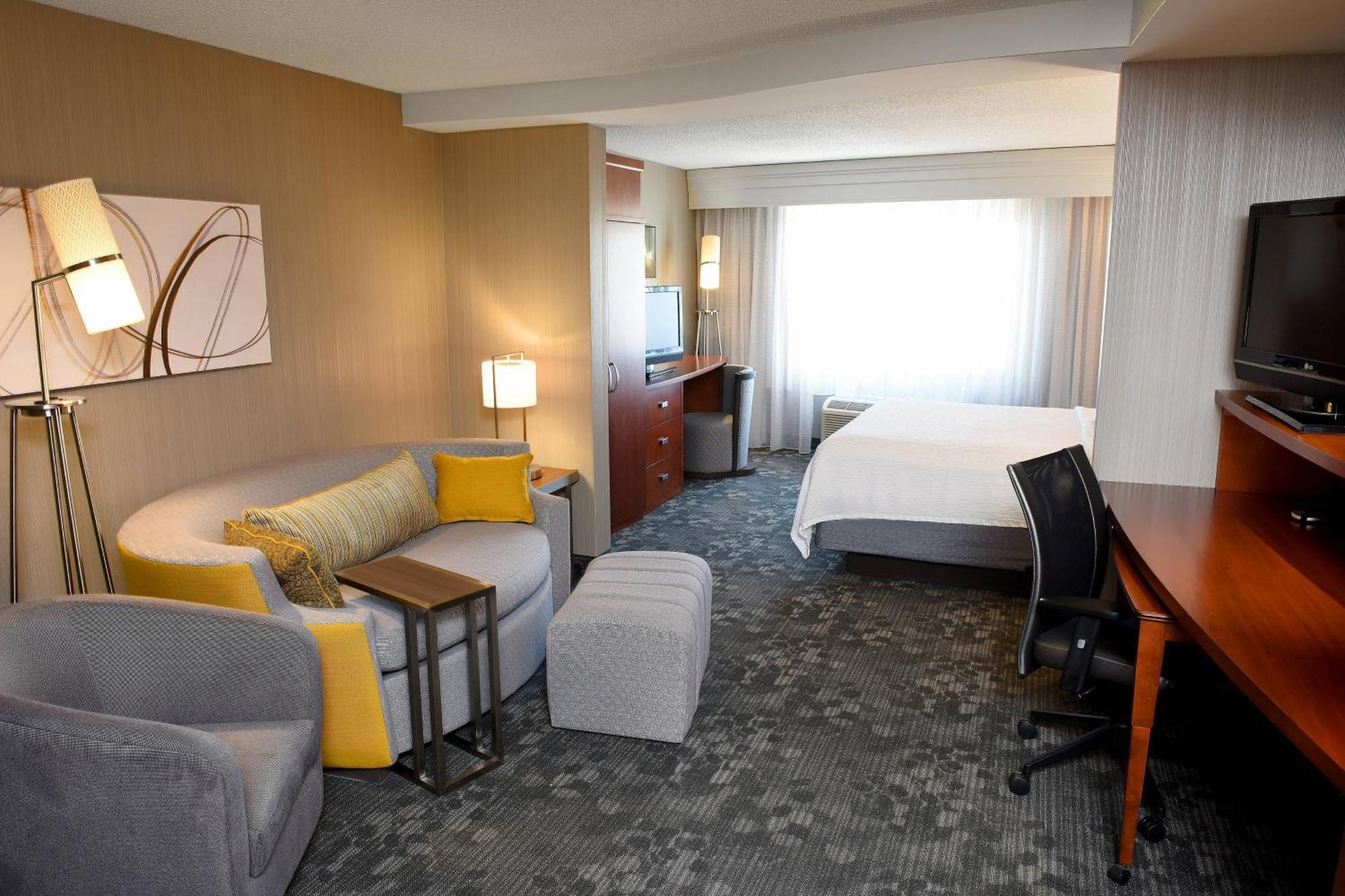Larger Guest room, 1 King, Sofa bed