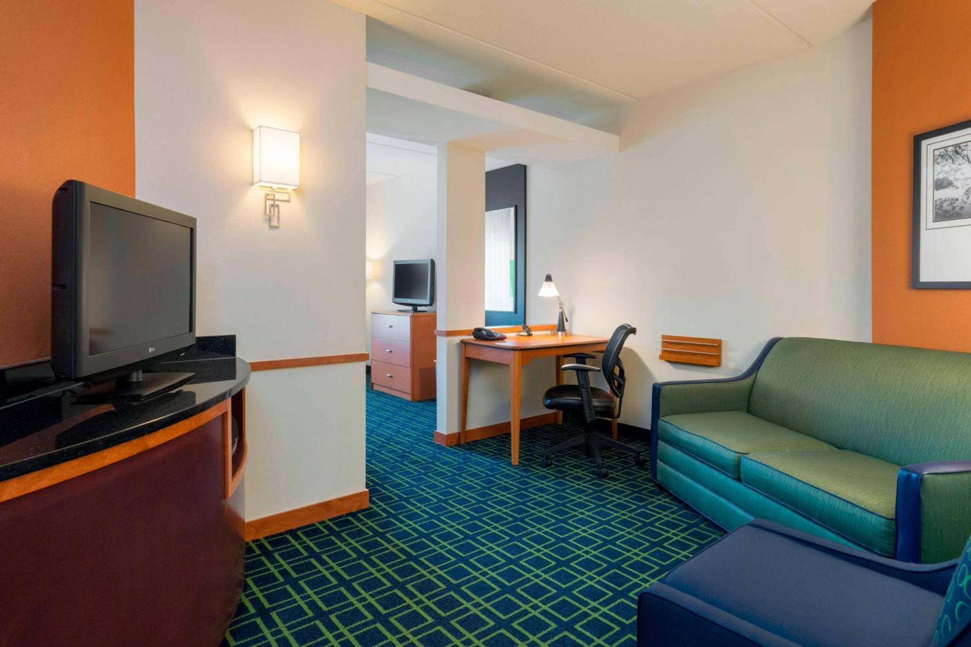 Studio with King Bed and Sofa Bed - Hearing Accessible
