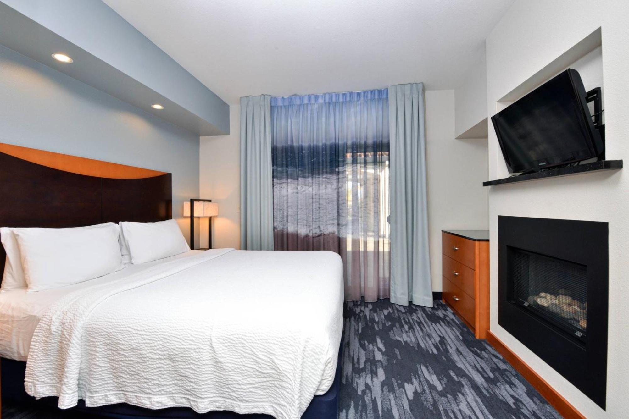 One-Bedroom King Suite with Whirlpool and Sofa Bed