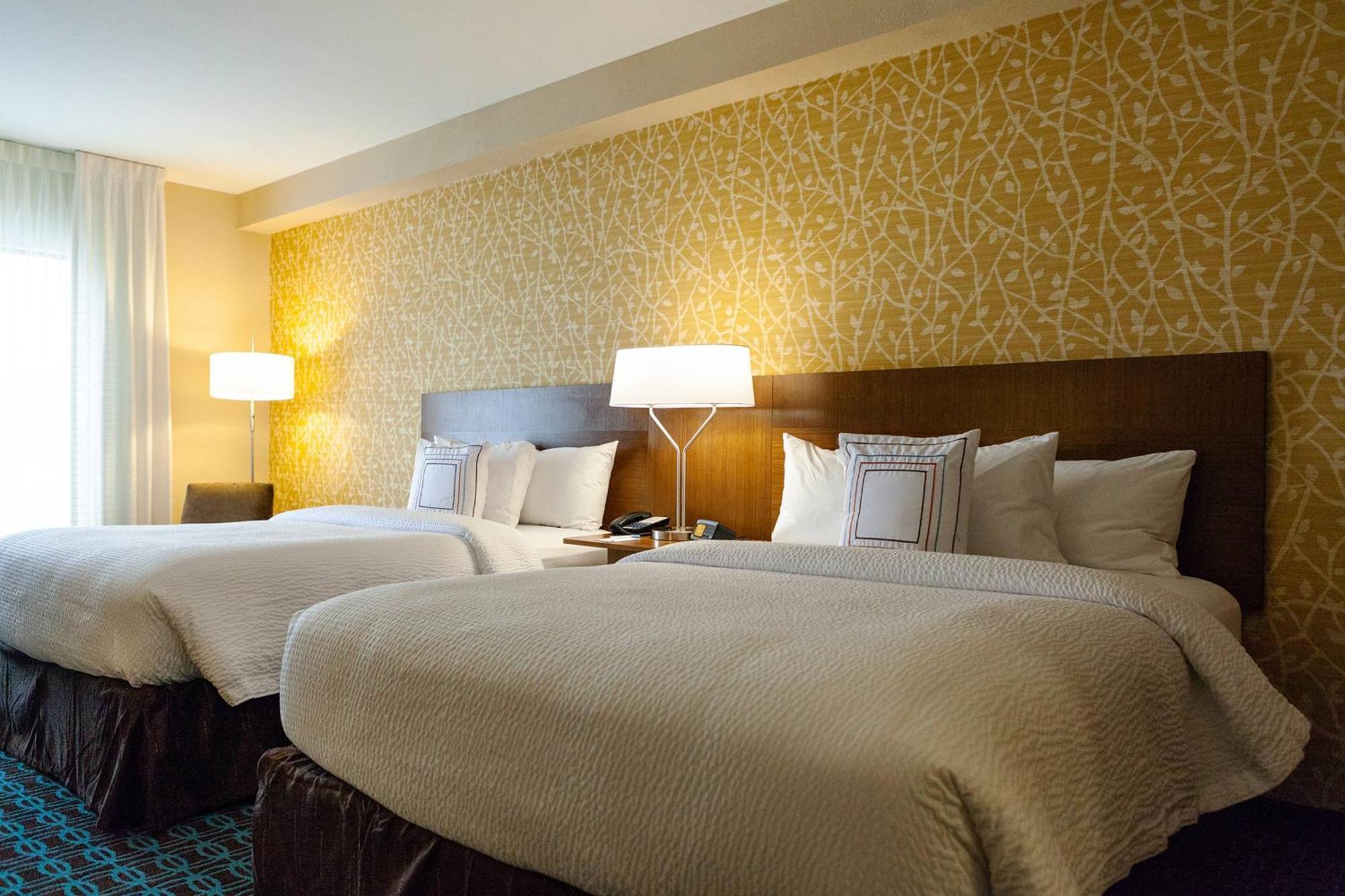 Queen Room Two Queen Beds Bathtub Mobility Access,1632260230:JPEG