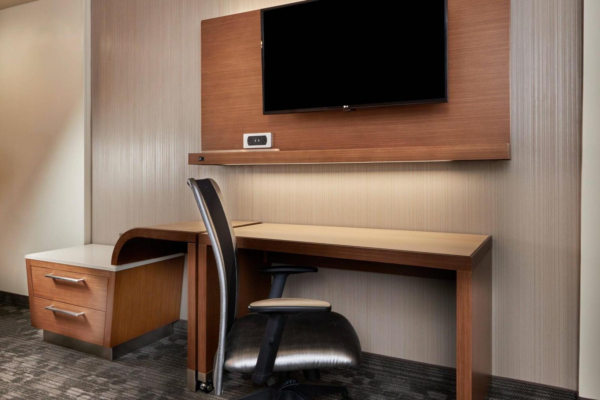 Queen Room with Two Queen Beds - Hearing Accessible