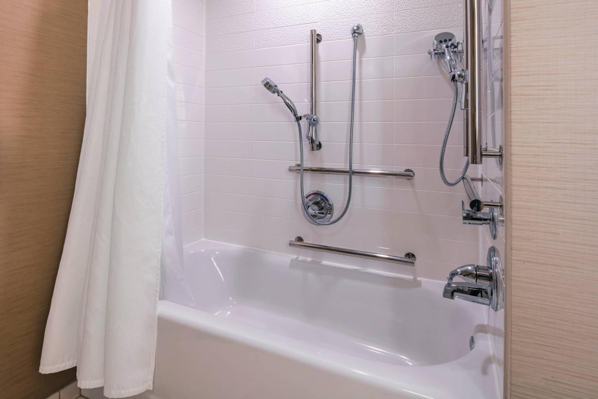 Queen Room with Two Queen Beds - Hearing Accessible