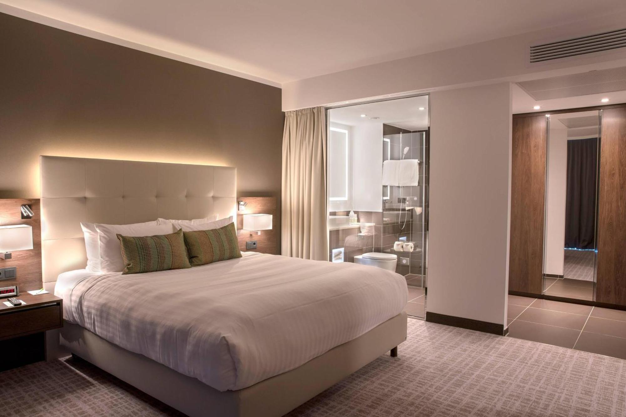 Standard Double Room King Size Bed Lake View,1632292326:JPEG