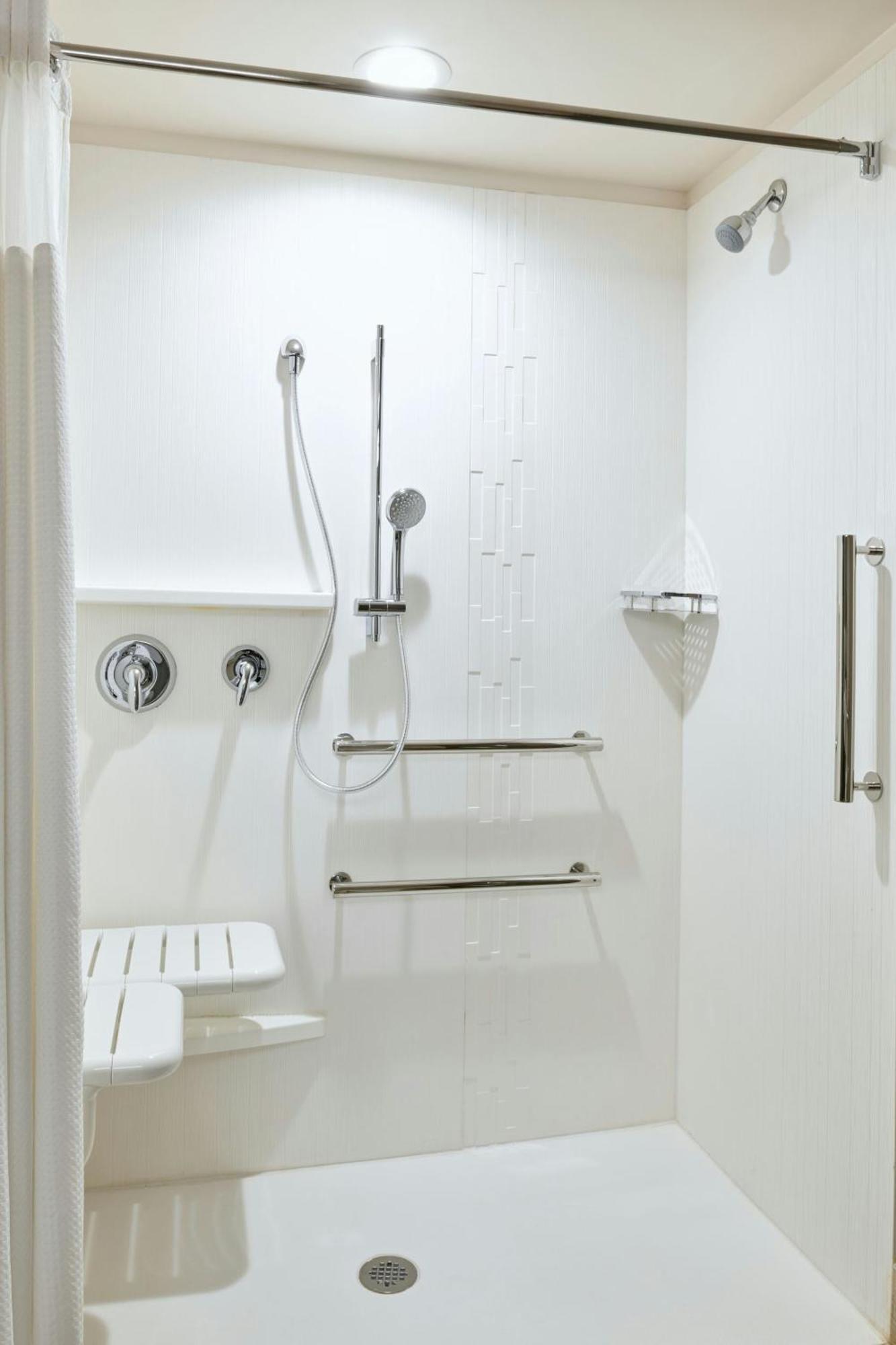 King Room with Roll-In Shower - Mobility Access/Hearing Accessible