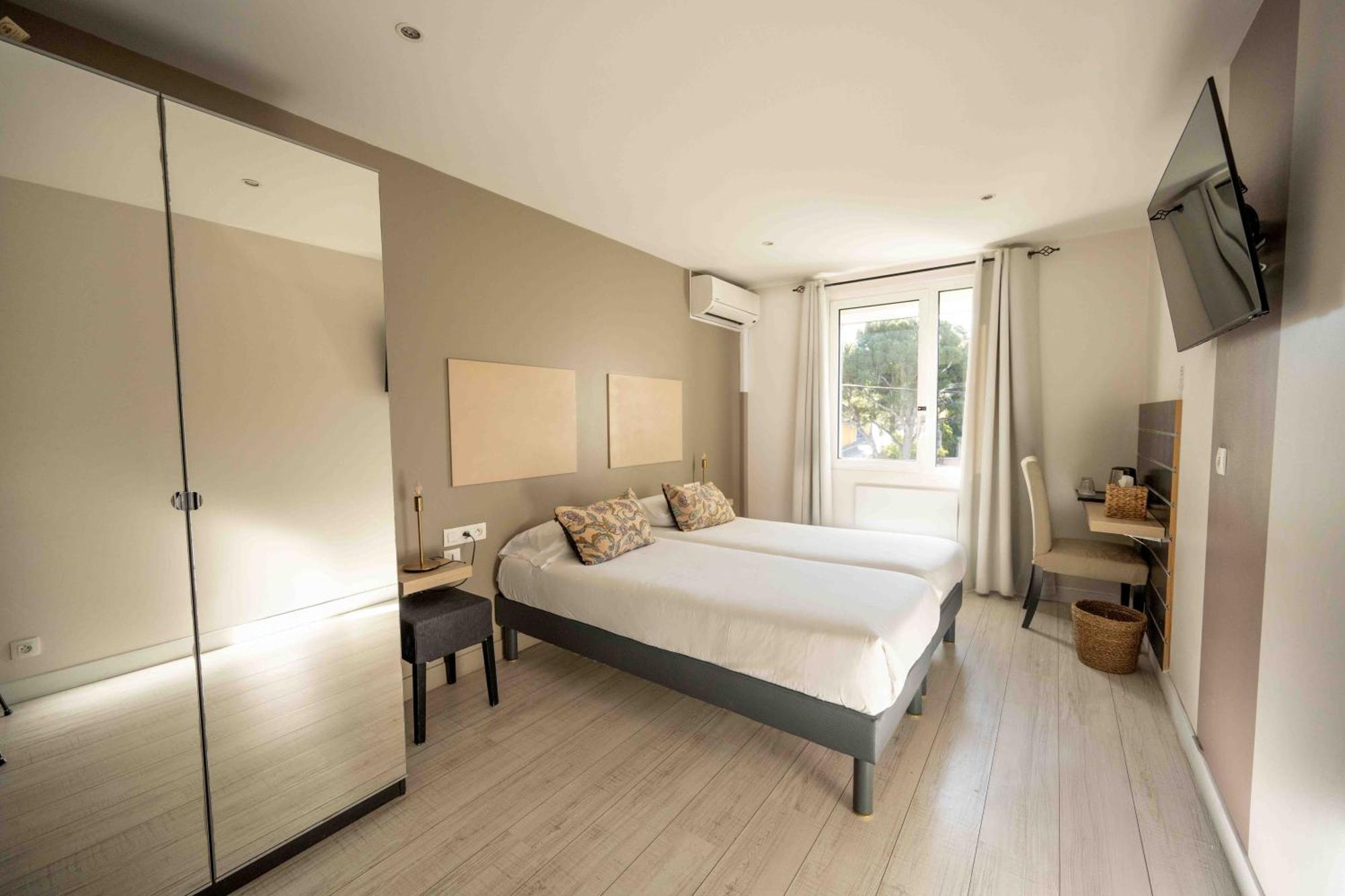 Double or Twin Room Sea View