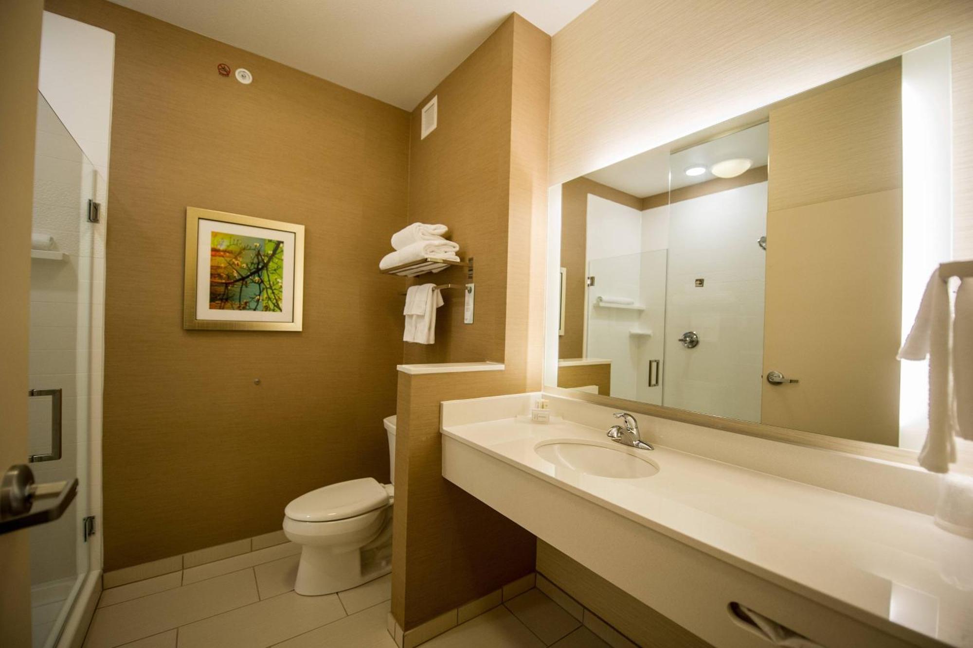 Queen Room with Two Queen Beds - Hearing Accessible