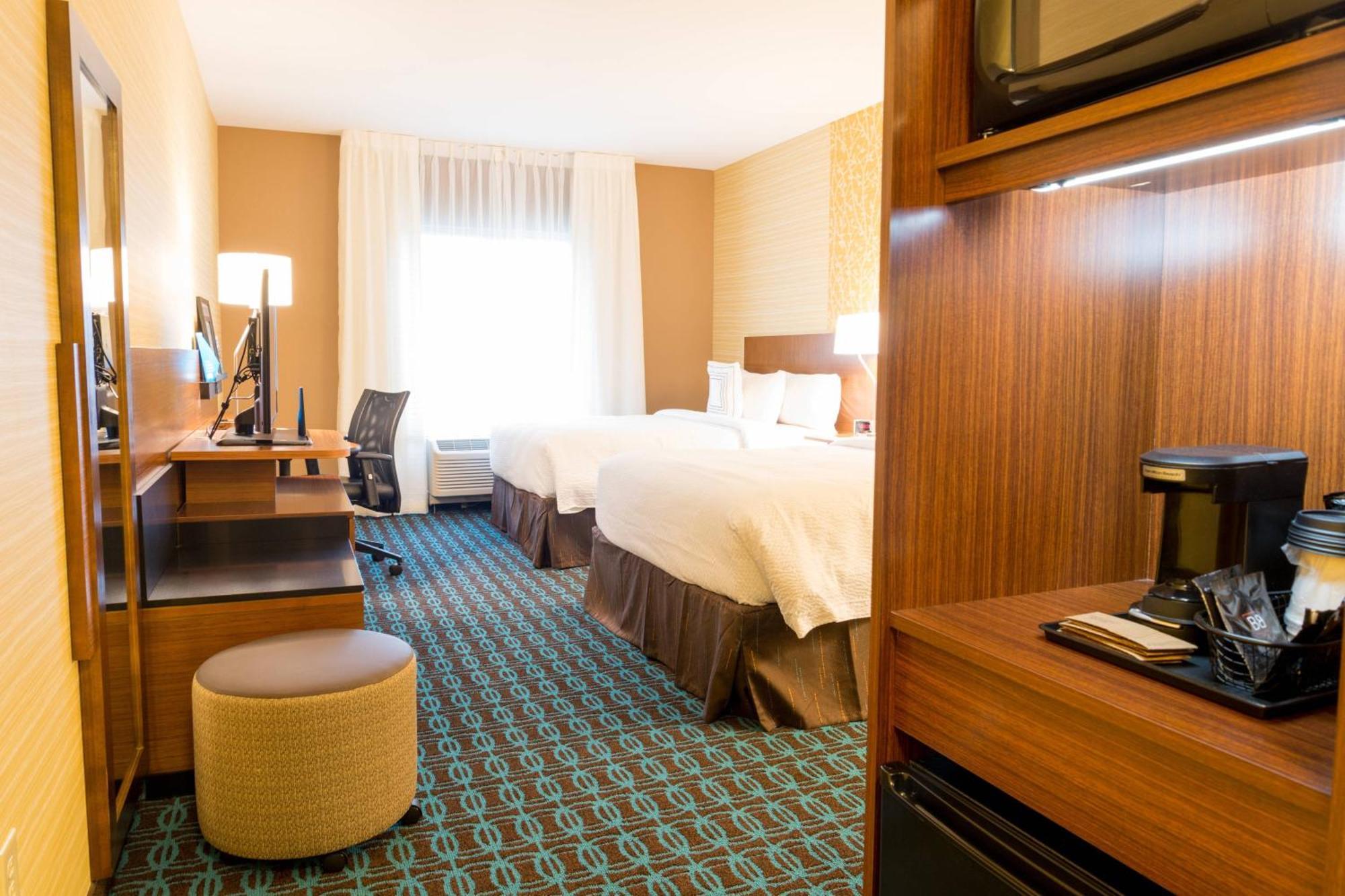 Queen Room with Two Queen Beds and Roll-In Shower - Mobility Access