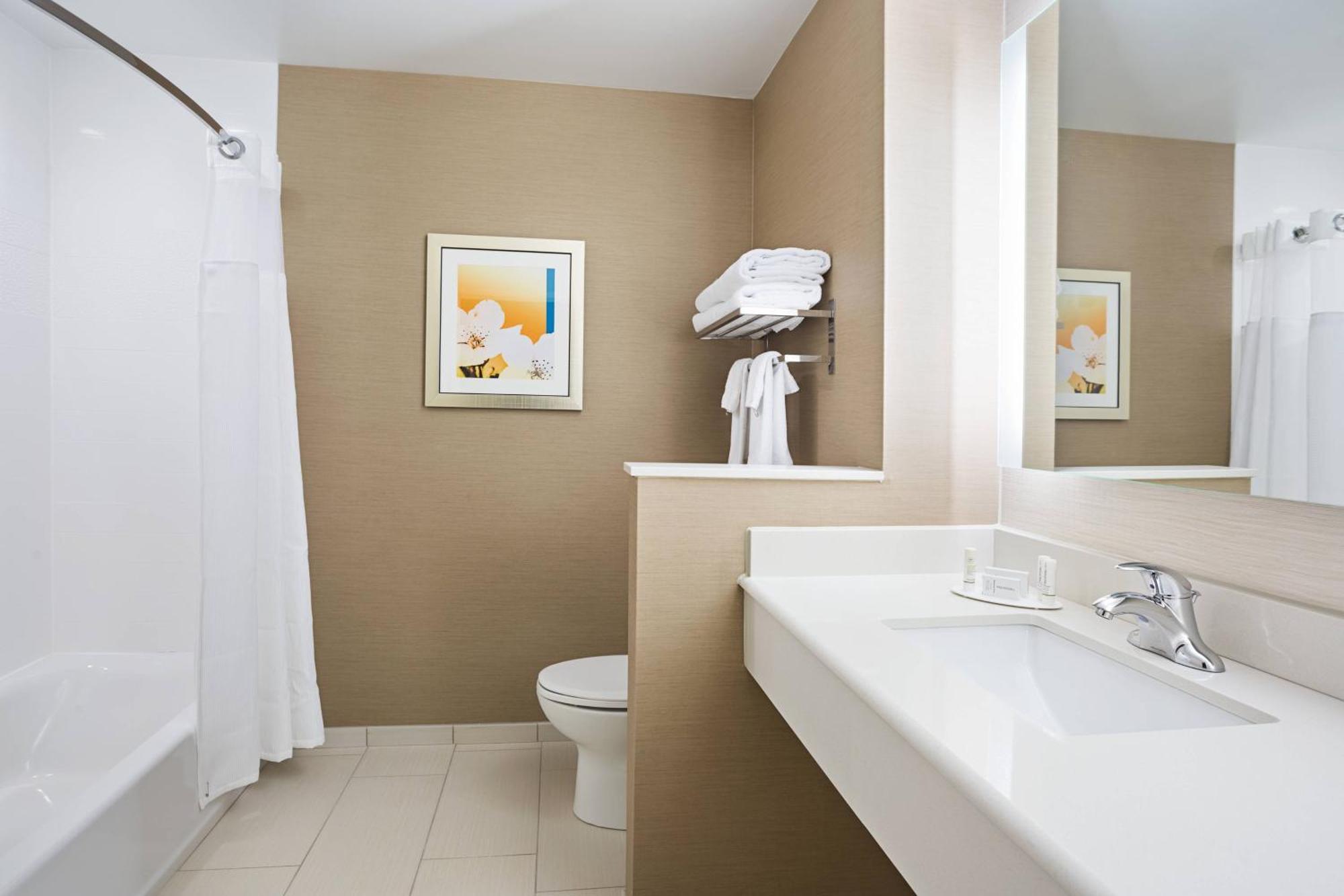 Queen Room with Two Queen Beds - Hearing Accessible