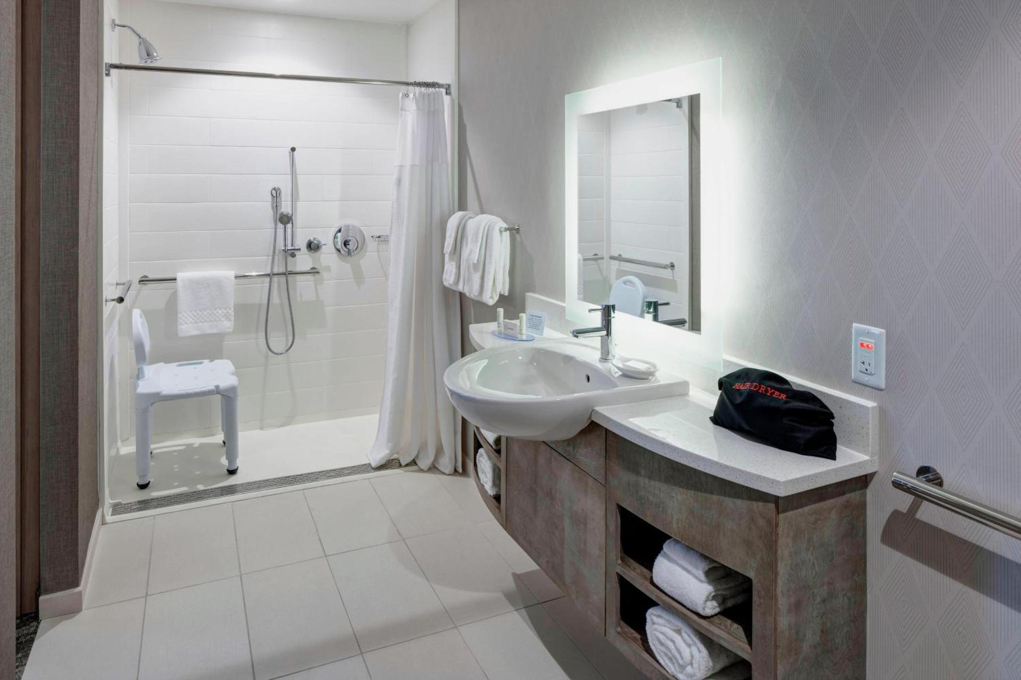 Two Queen Suite with Sofa Bed and Roll-in Shower - Mobility and Hearing Accessible