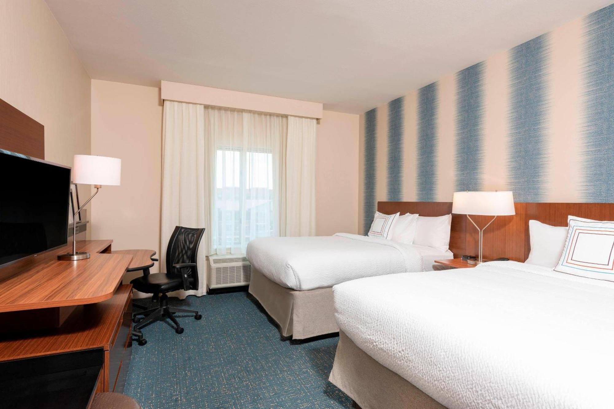 Queen Room with Two Queen Beds and Transfer Shower - Mobility Access