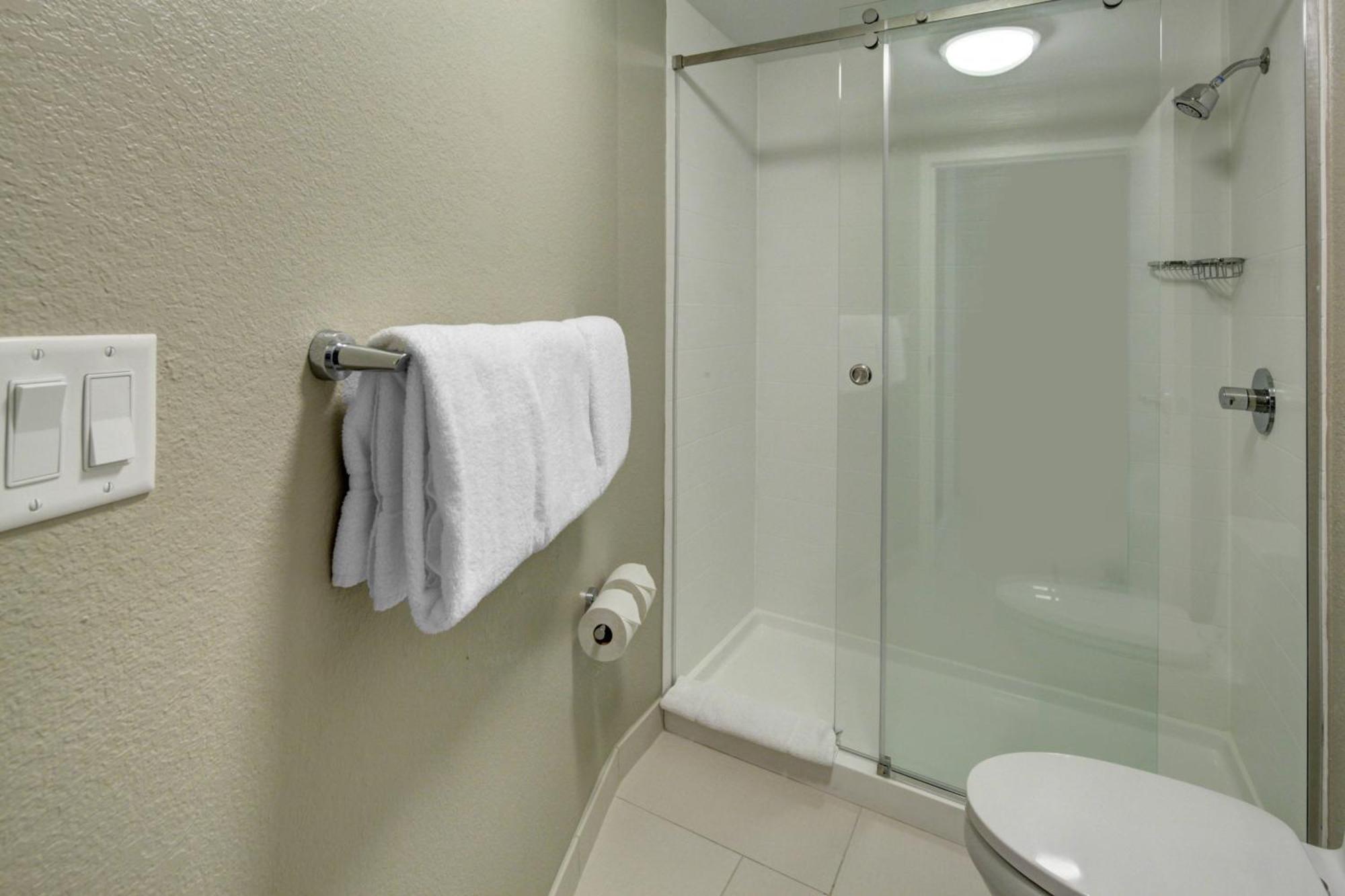 King Suite with Transfer Shower and Trundle Sofa - Mobility Access/Hearing Accessible