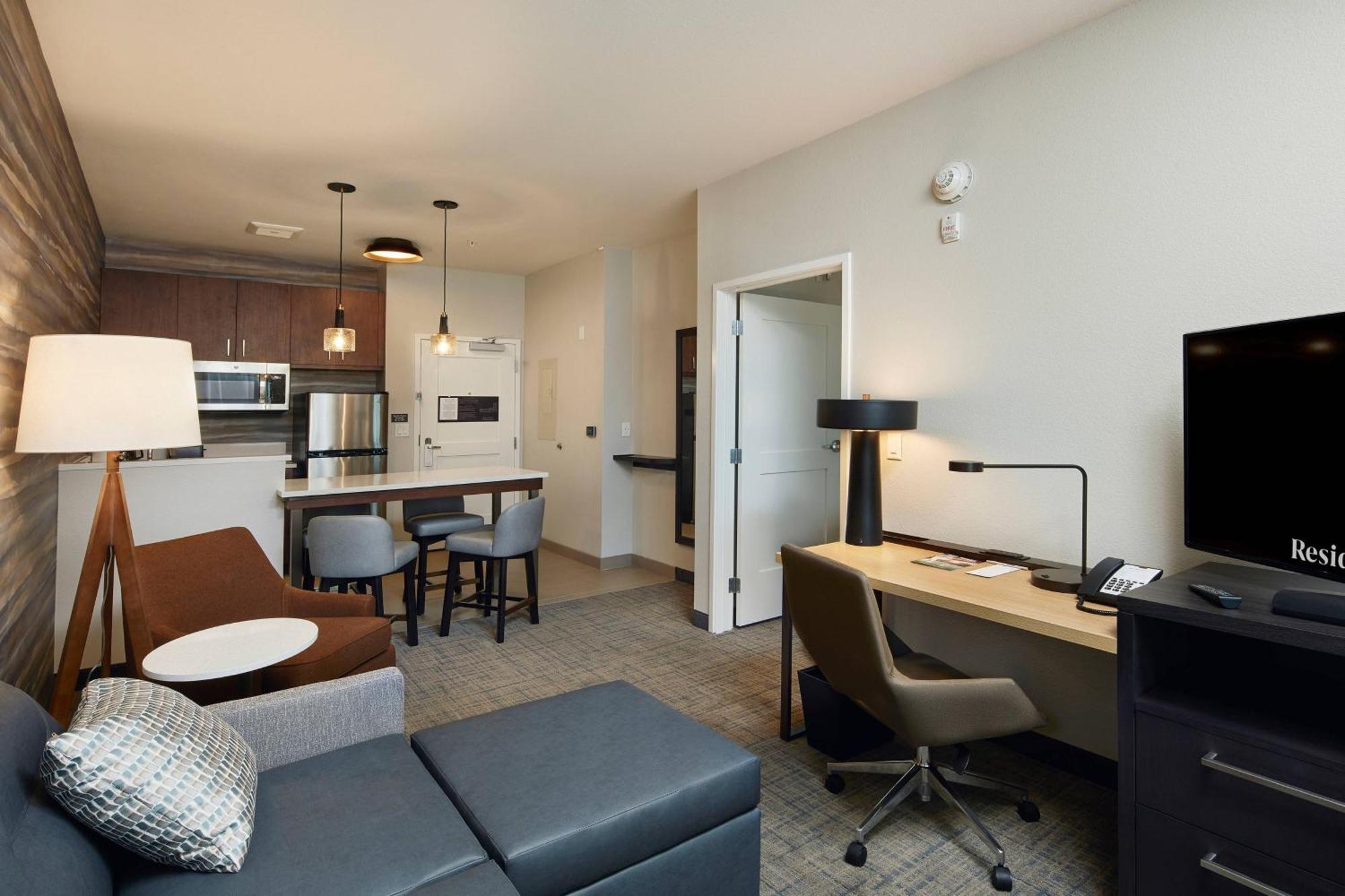 1 Bedroom Suite, 2 Queen, Sofa bed